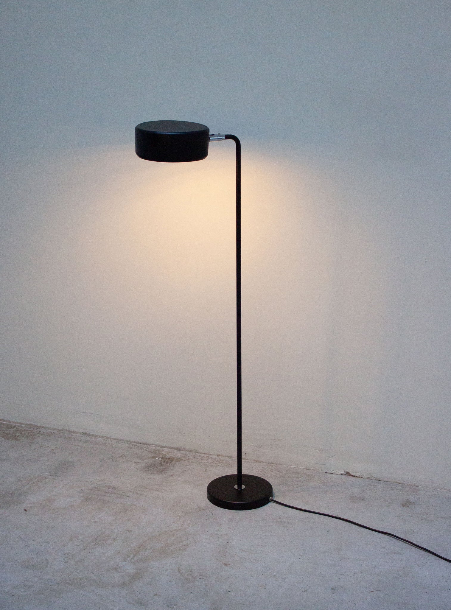 Ateljé Lyktan Simris Floor Lamp by Anders Pehrson (Black)