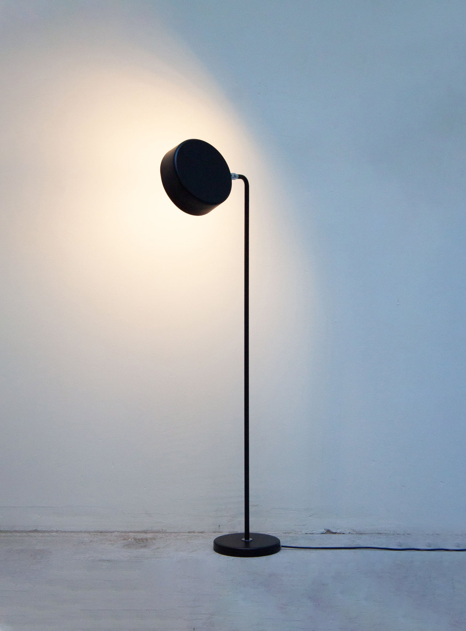 Ateljé Lyktan Simris Floor Lamp by Anders Pehrson (Black)