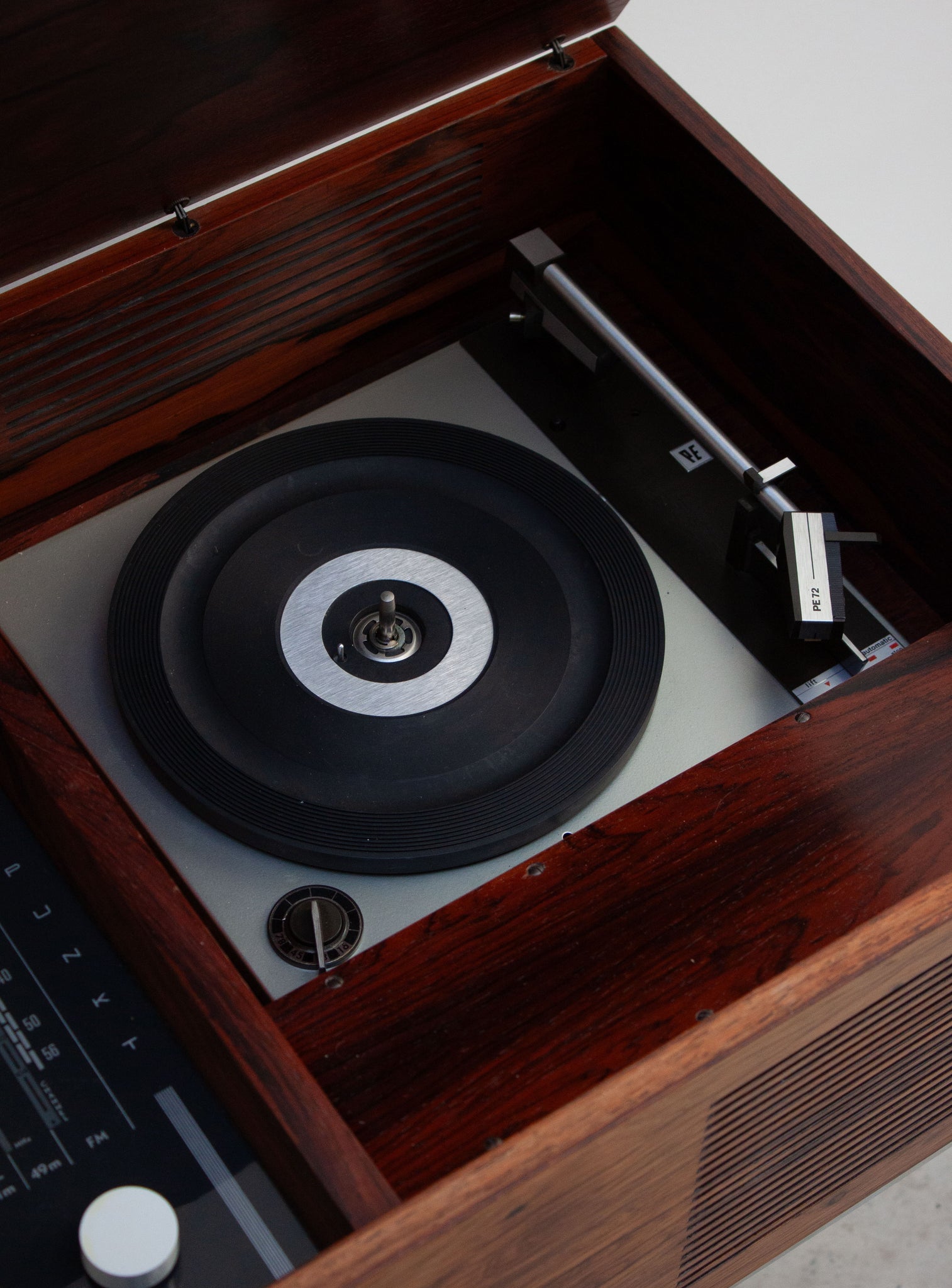 Blaupunkt Arizona Deluxe Stereo Cabinet (Rosewood)