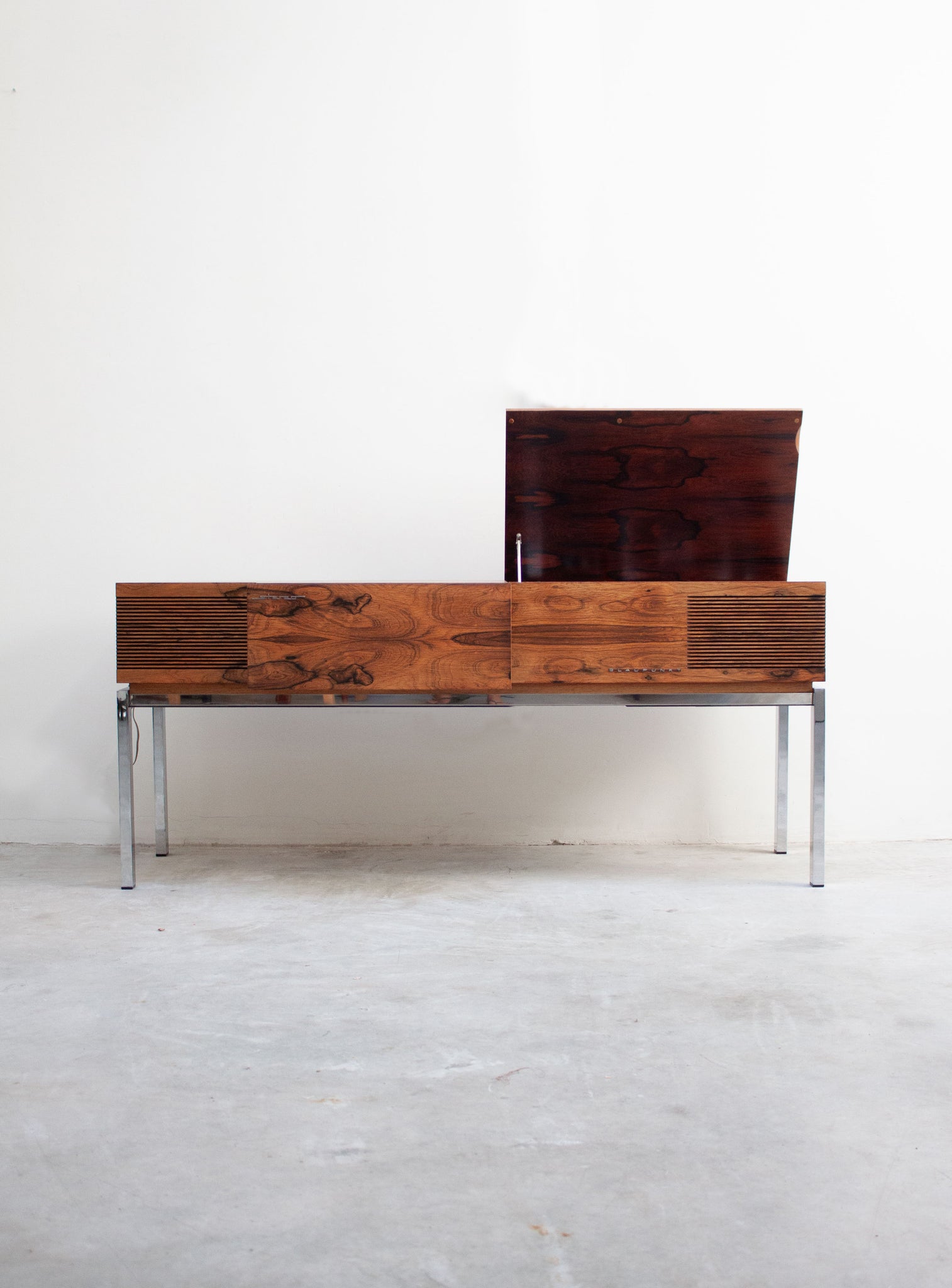 Blaupunkt Arizona Deluxe Stereo Cabinet (Rosewood)