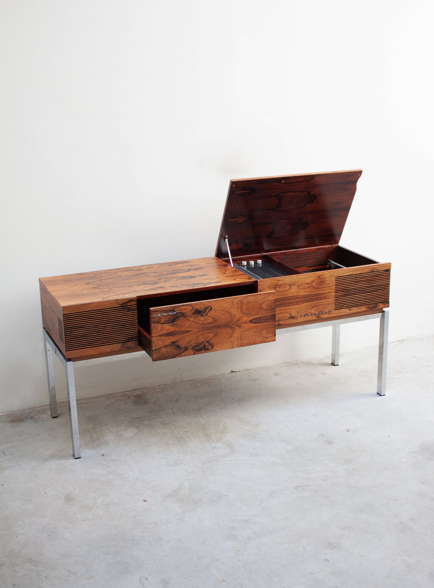 Blaupunkt Arizona Deluxe Stereo Cabinet (Rosewood)