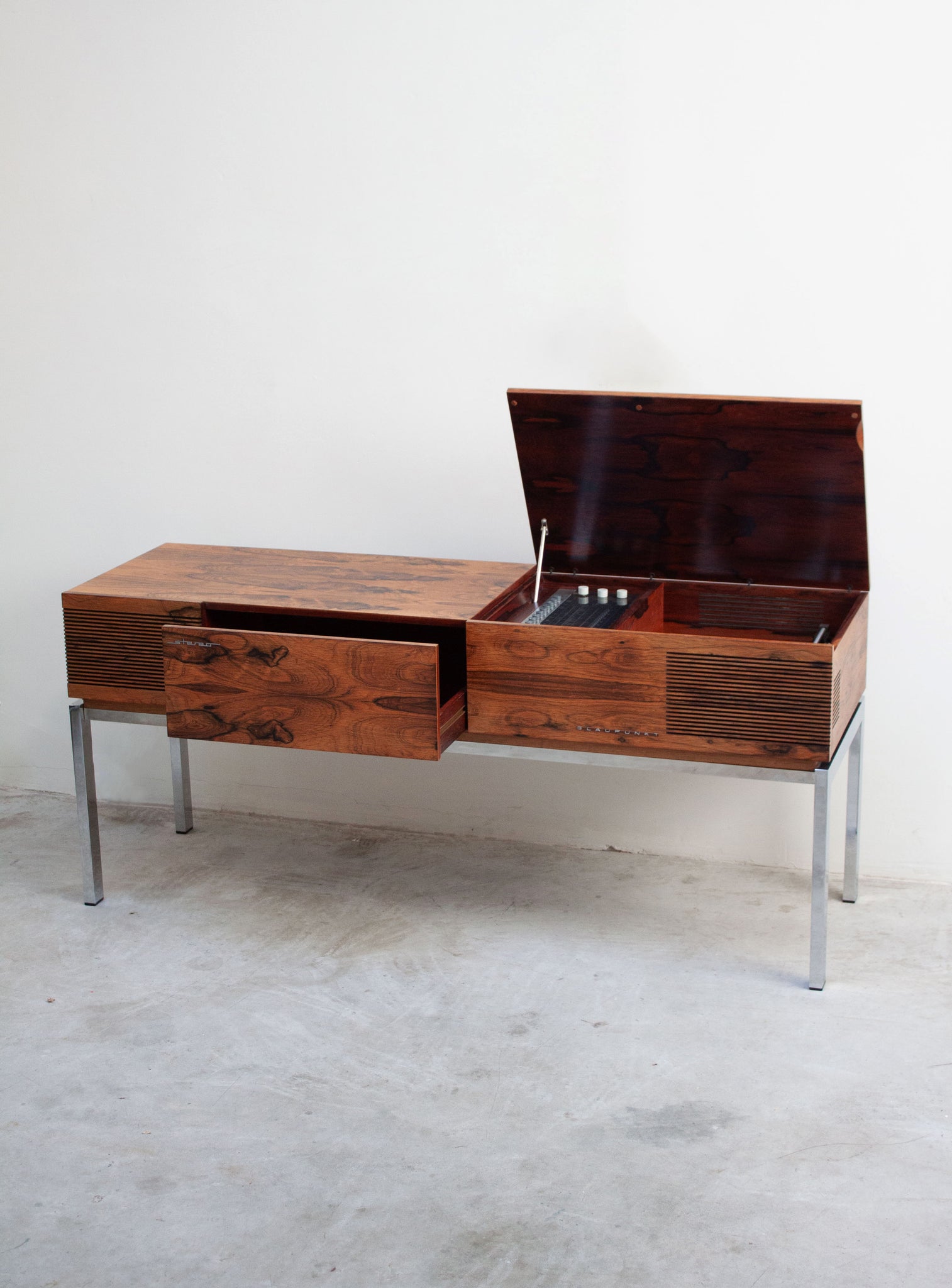 Blaupunkt Arizona Deluxe Stereo Cabinet (Rosewood)