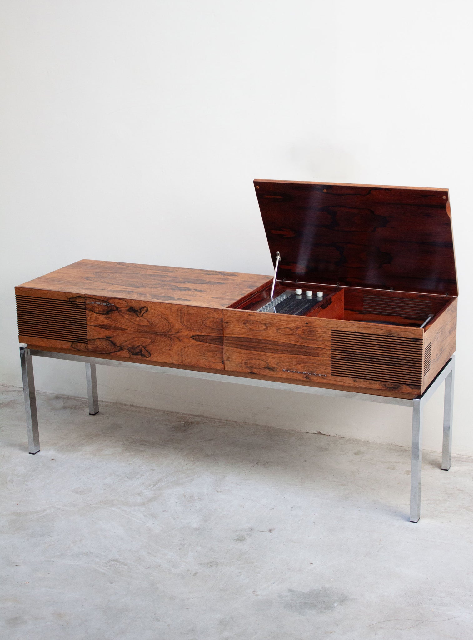 Blaupunkt Arizona Deluxe Stereo Cabinet (Rosewood)