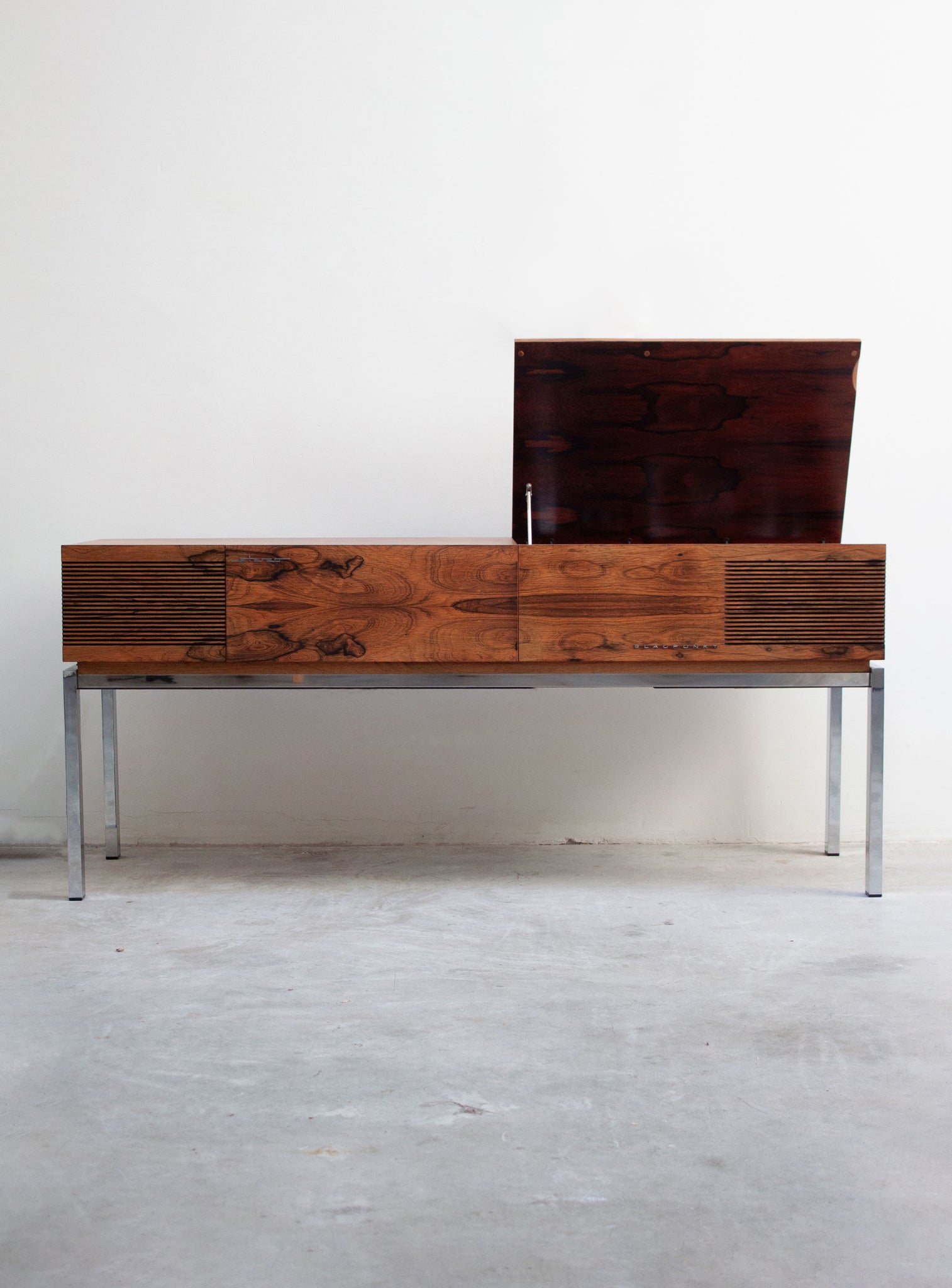 Blaupunkt Arizona Deluxe Stereo Cabinet (Rosewood)