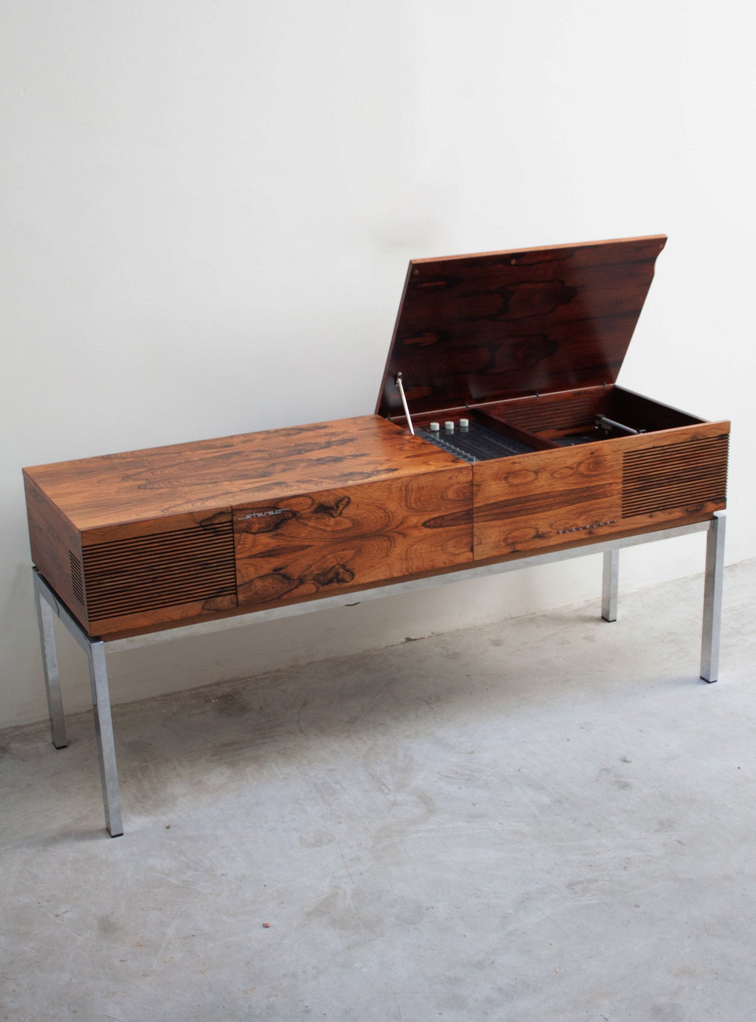 Blaupunkt Arizona Deluxe Stereo Cabinet (Rosewood)
