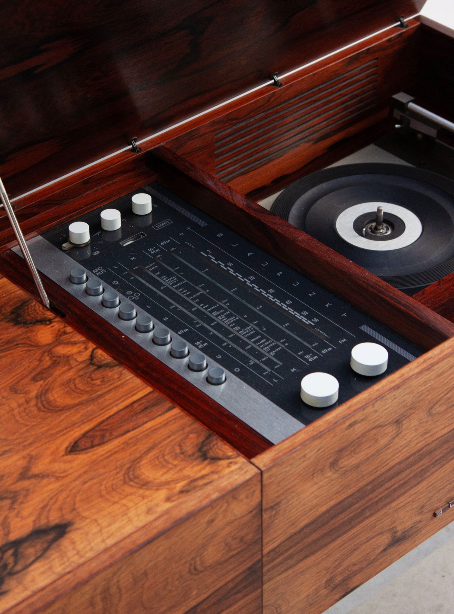 Blaupunkt Arizona Deluxe Stereo Cabinet (Rosewood)
