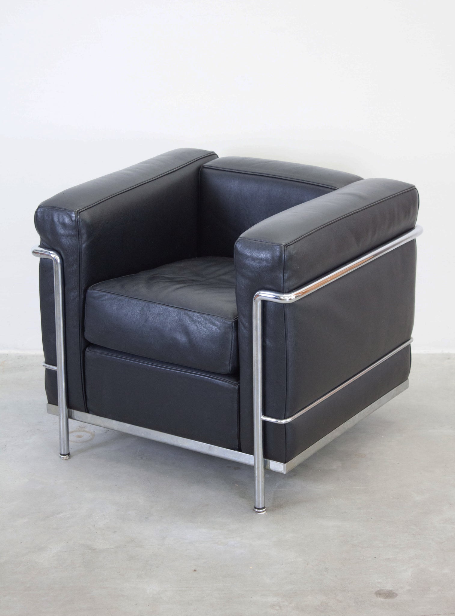 Cassina LC2 Lounge Chair by Le Corbusier (Black)