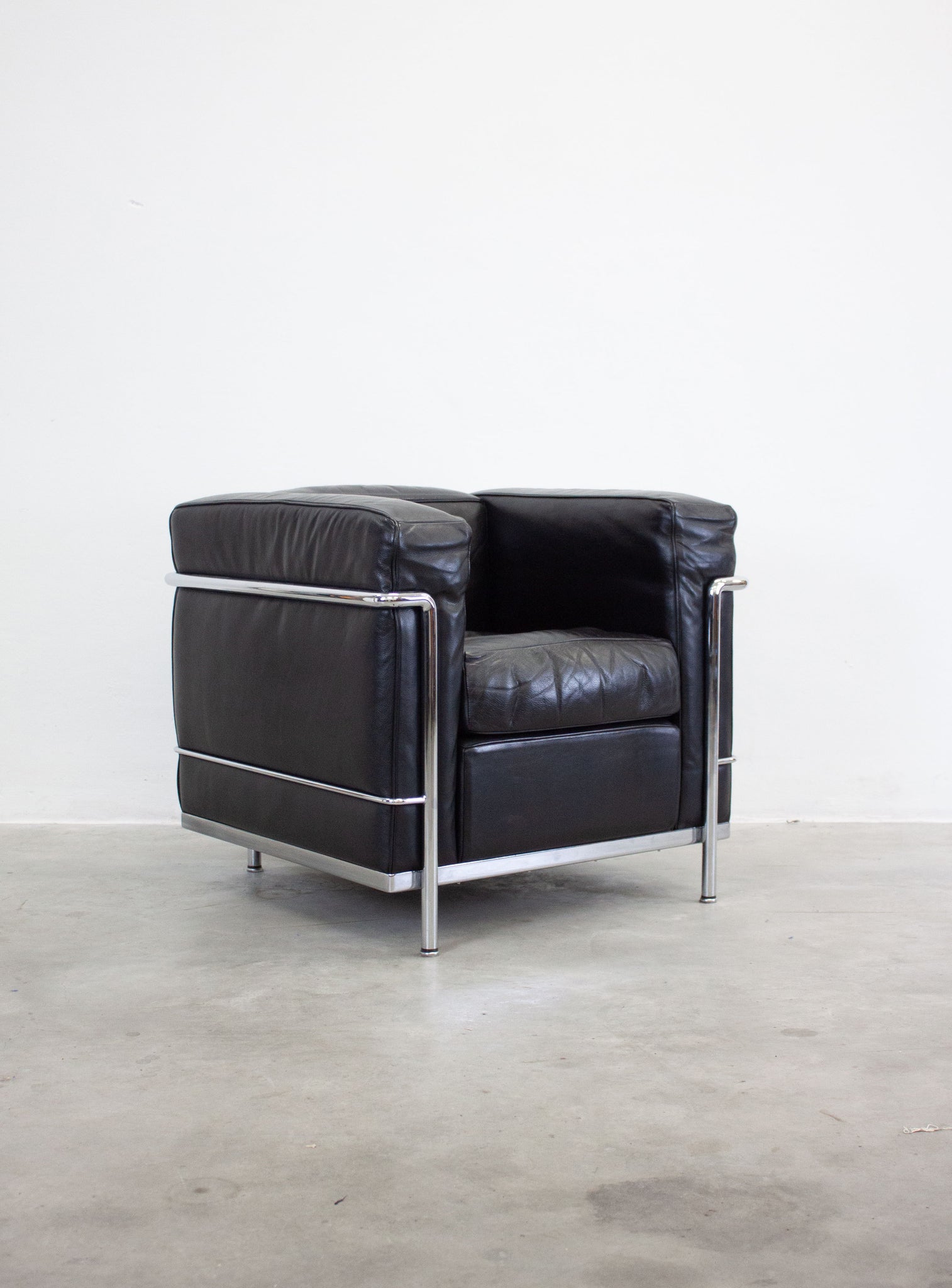 Cassina LC2 Lounge Chair by Le Corbusier (Black)
