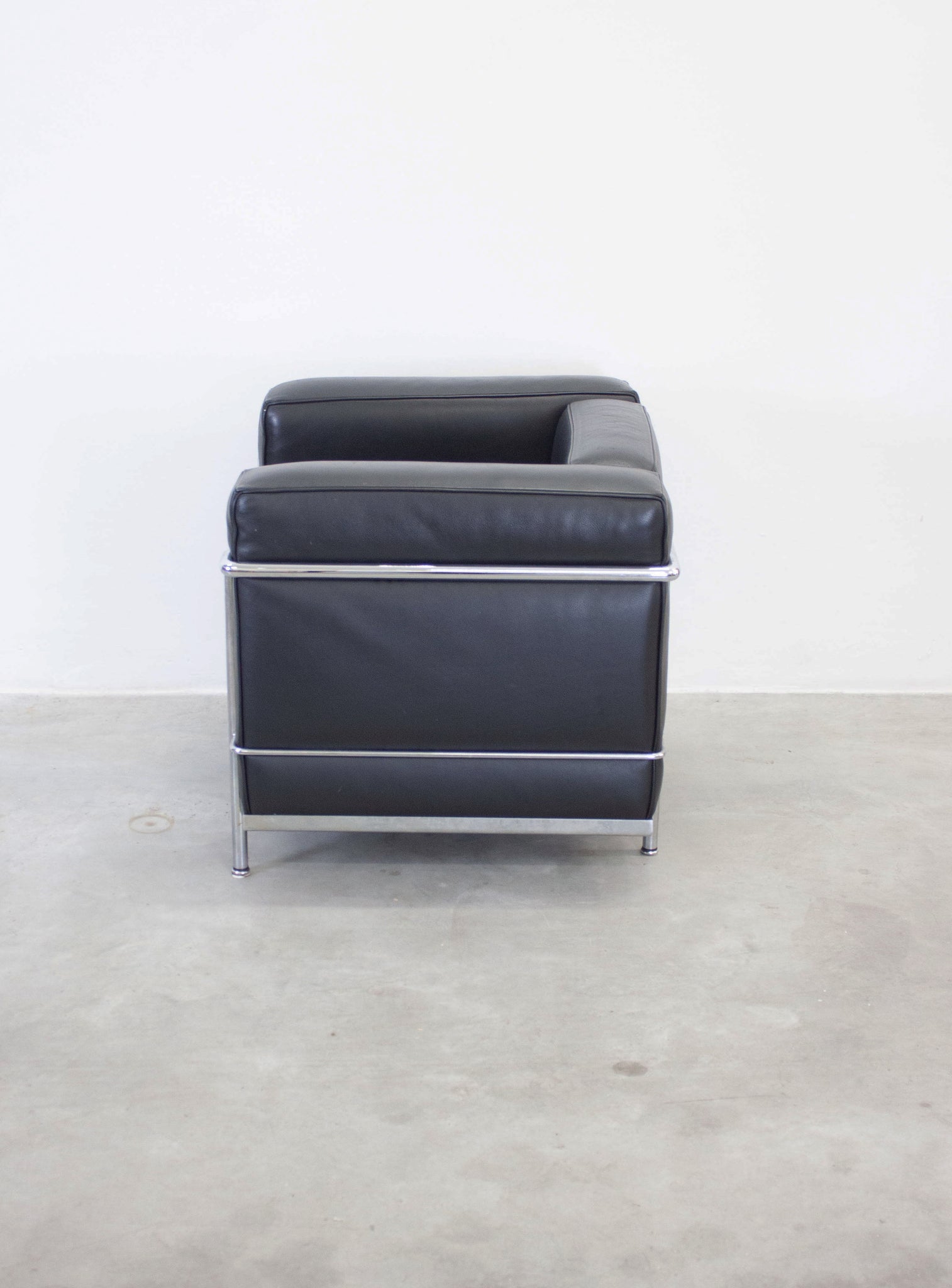 Cassina LC2 Lounge Chair by Le Corbusier (Black)