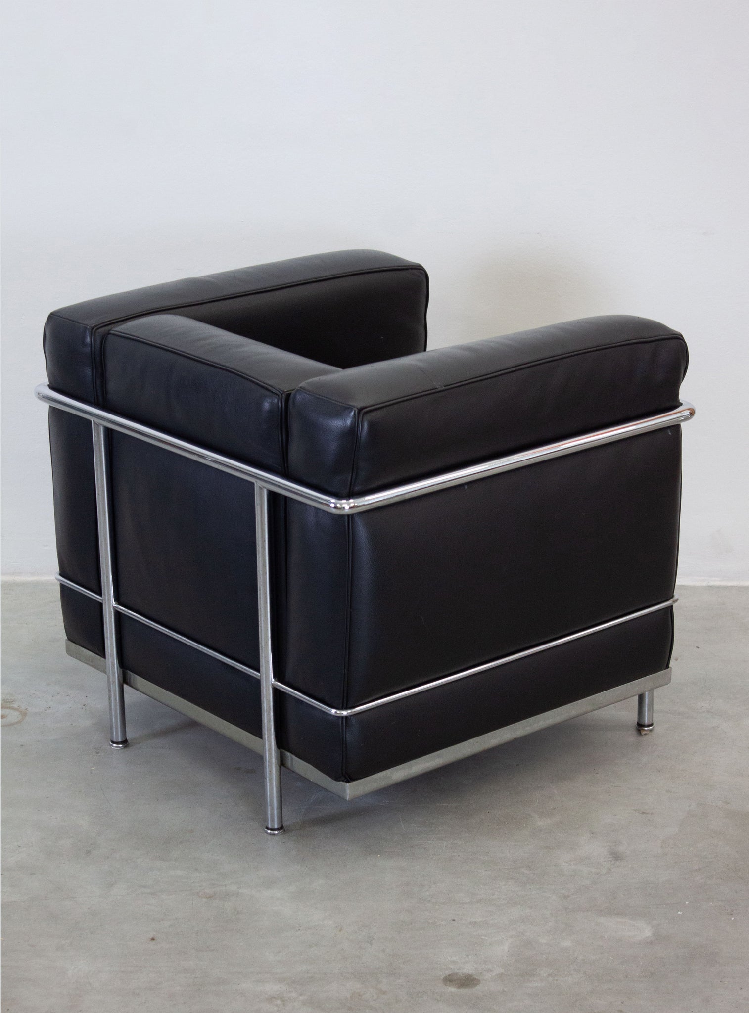 Cassina LC2 Lounge Chair by Le Corbusier (Black)