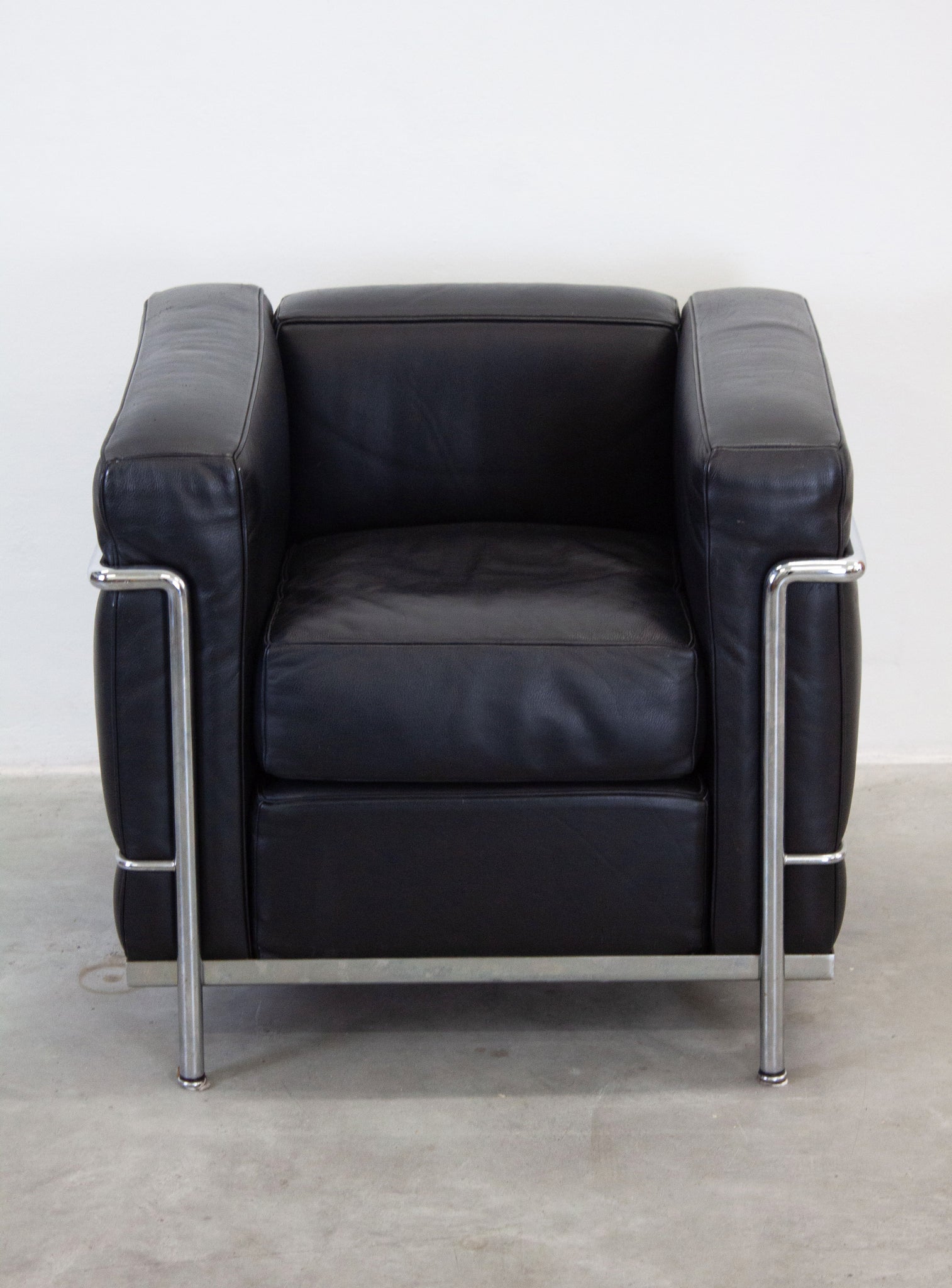 Cassina LC2 Lounge Chair by Le Corbusier (Black)