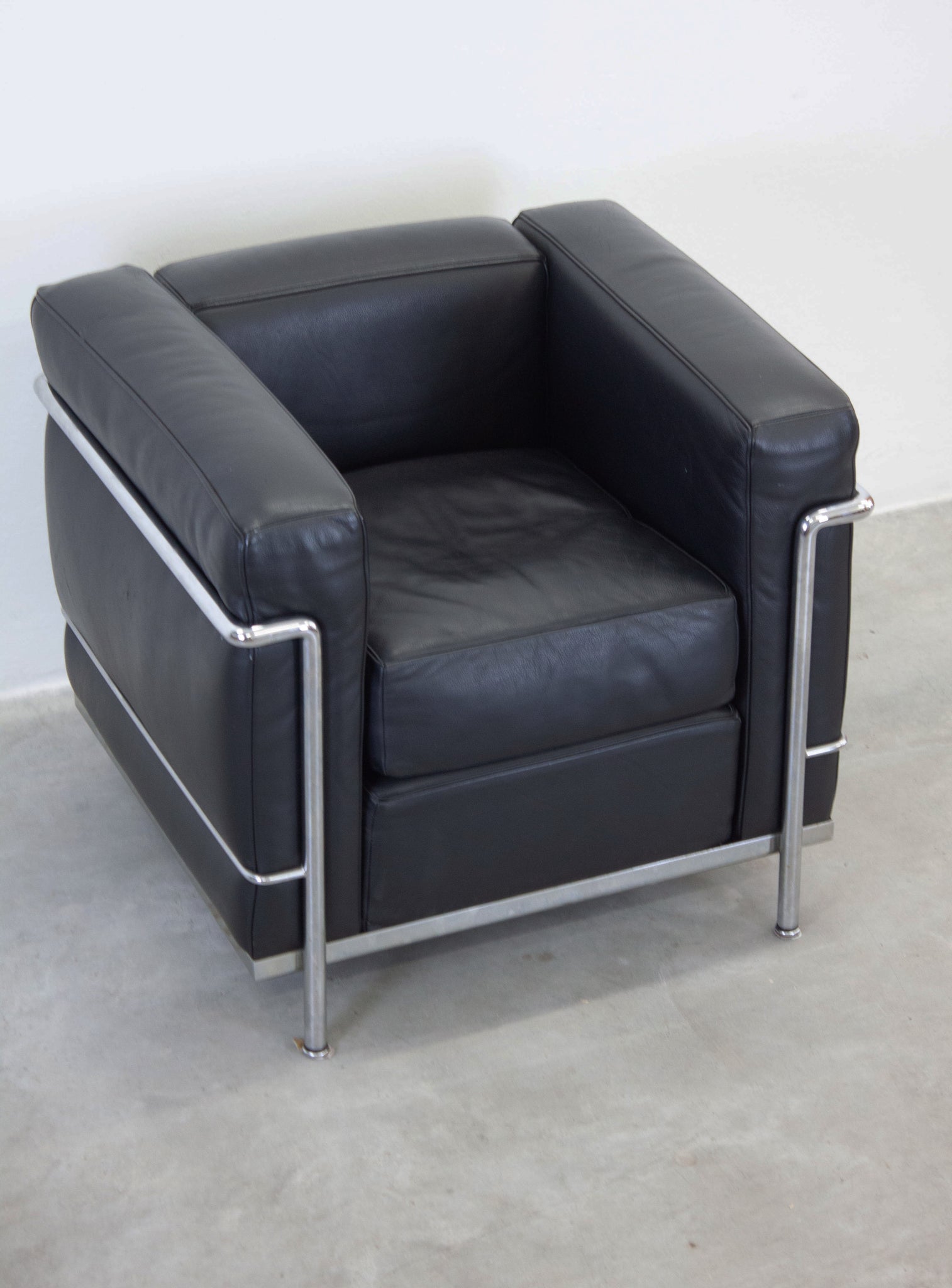 Cassina LC2 Lounge Chair by Le Corbusier (Black)