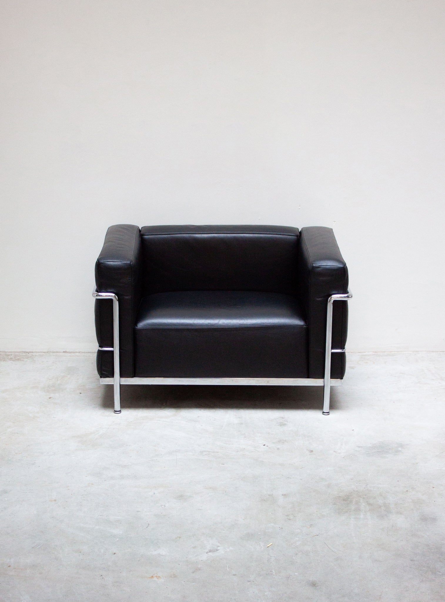Cassina LC3 Lounge Chair by Le Corbusier (Black)