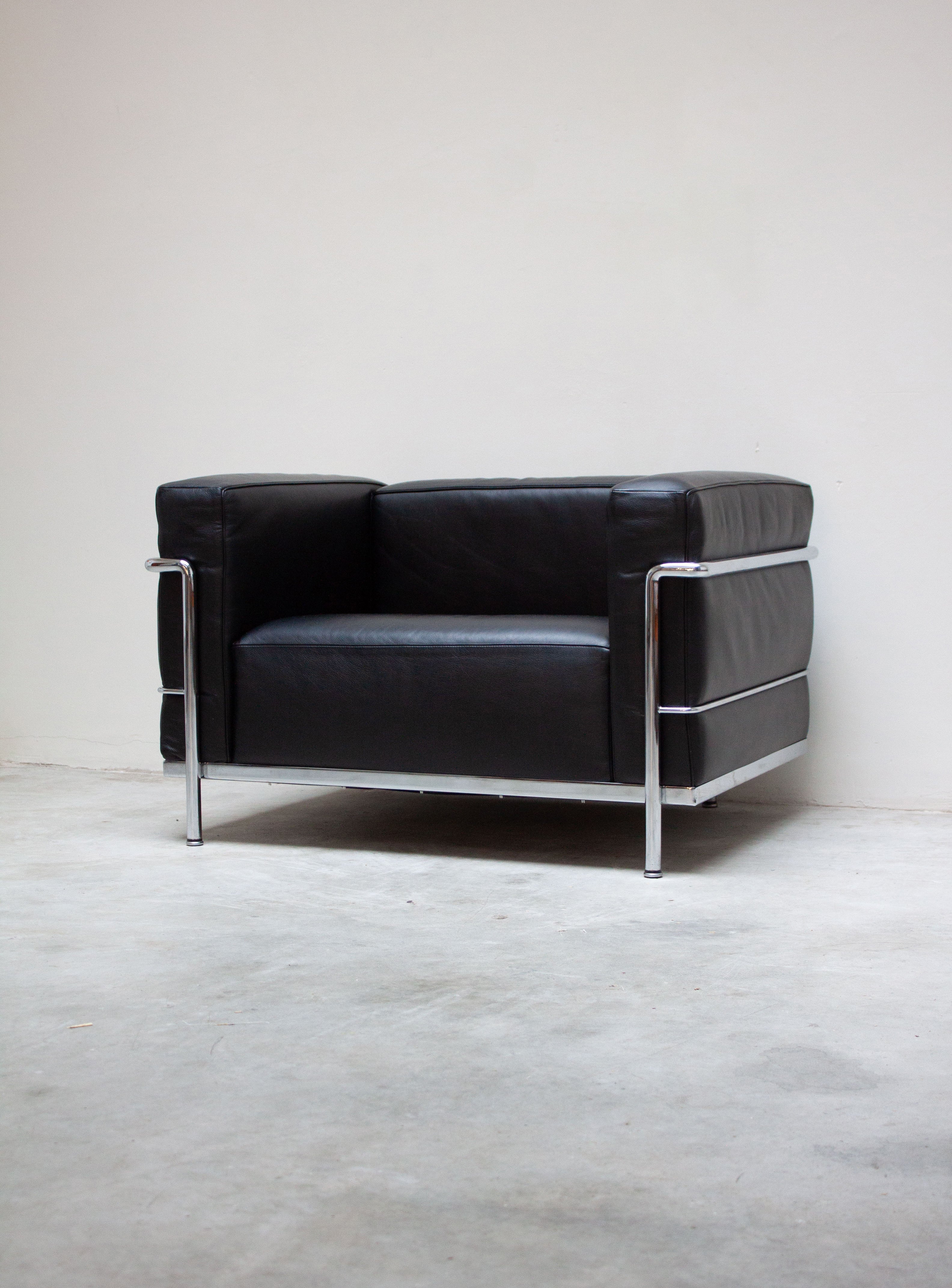 Cassina_LC3_Lounge_Chair_by_Le