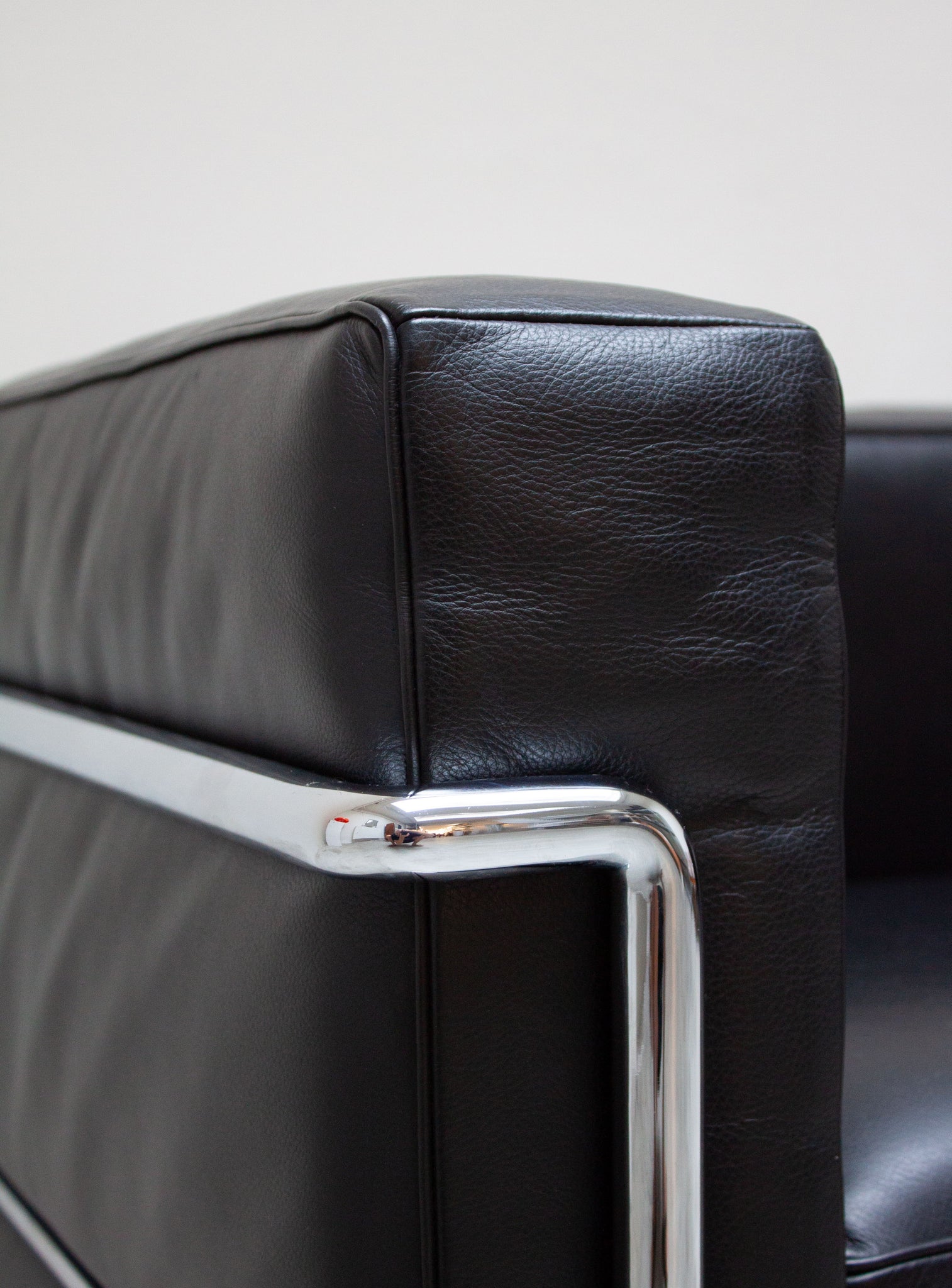 Cassina LC3 Lounge Chair by Le Corbusier (Black)
