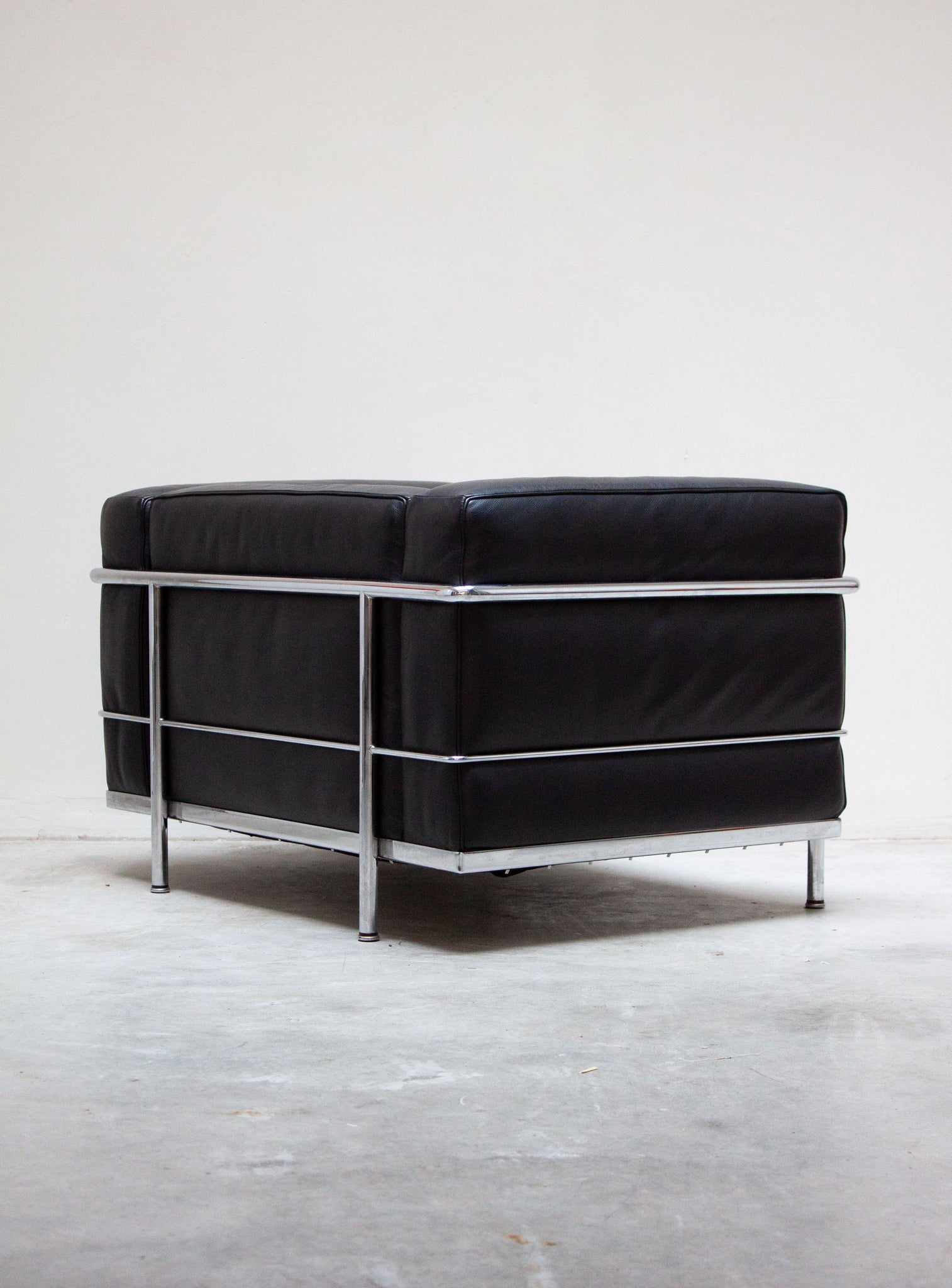 Cassina LC3 Lounge Chair by Le Corbusier (Black)