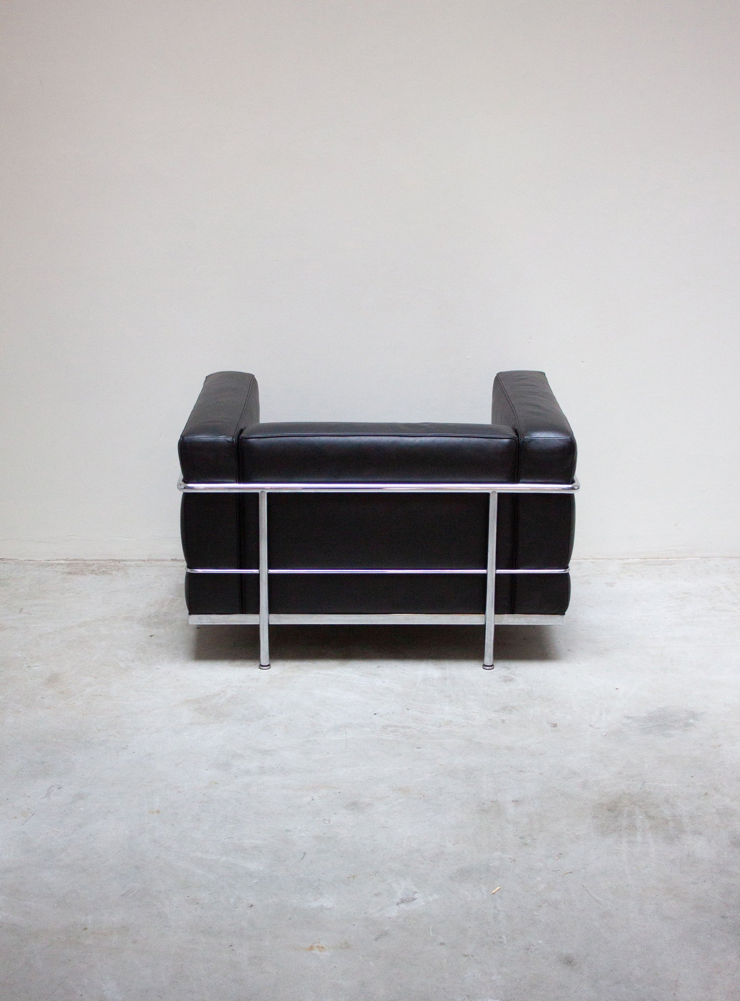 Cassina LC3 Lounge Chair by Le Corbusier (Black)