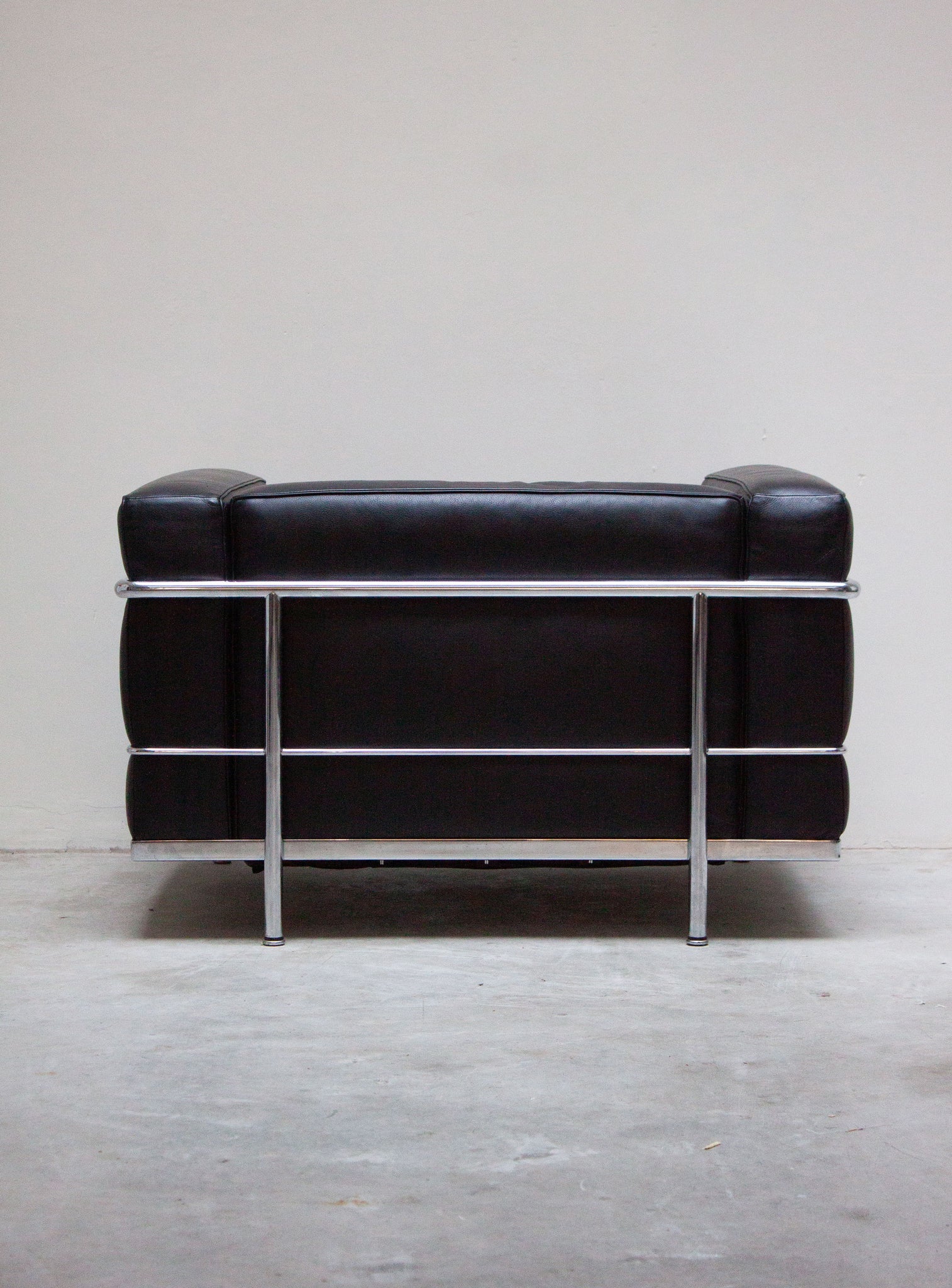 Cassina LC3 Lounge Chair by Le Corbusier (Black)