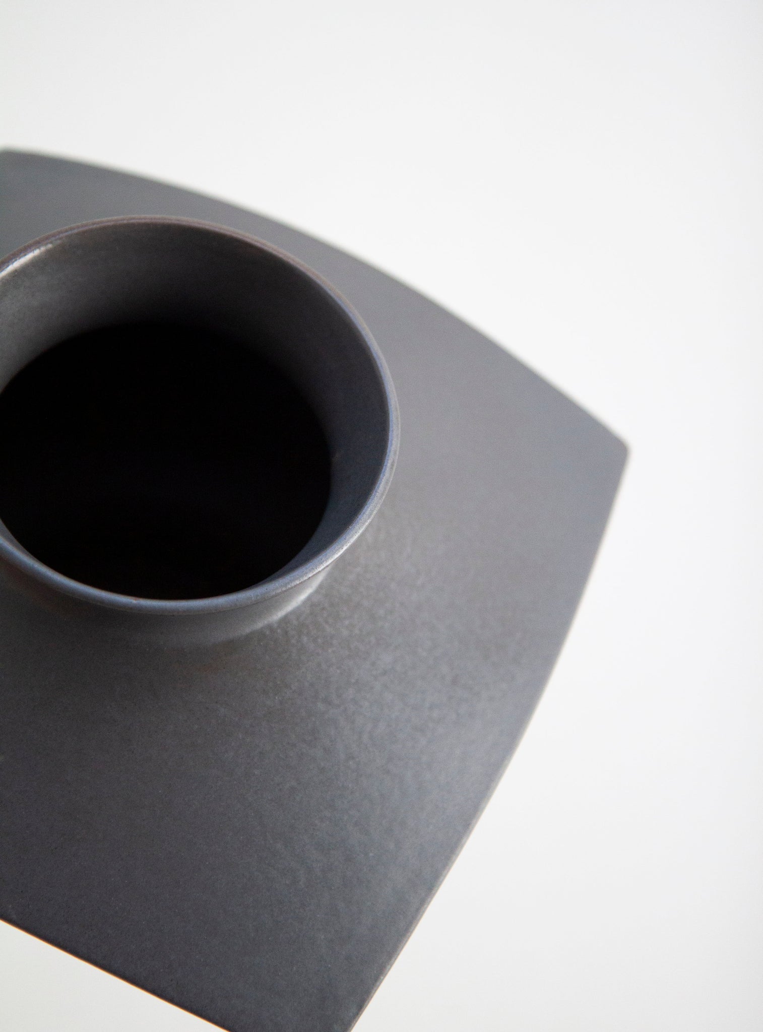 Insulator Vases for Cor Unum ブラック Cor Unum Ceramic Vase (Grey) – JUKI AMSTERDAM