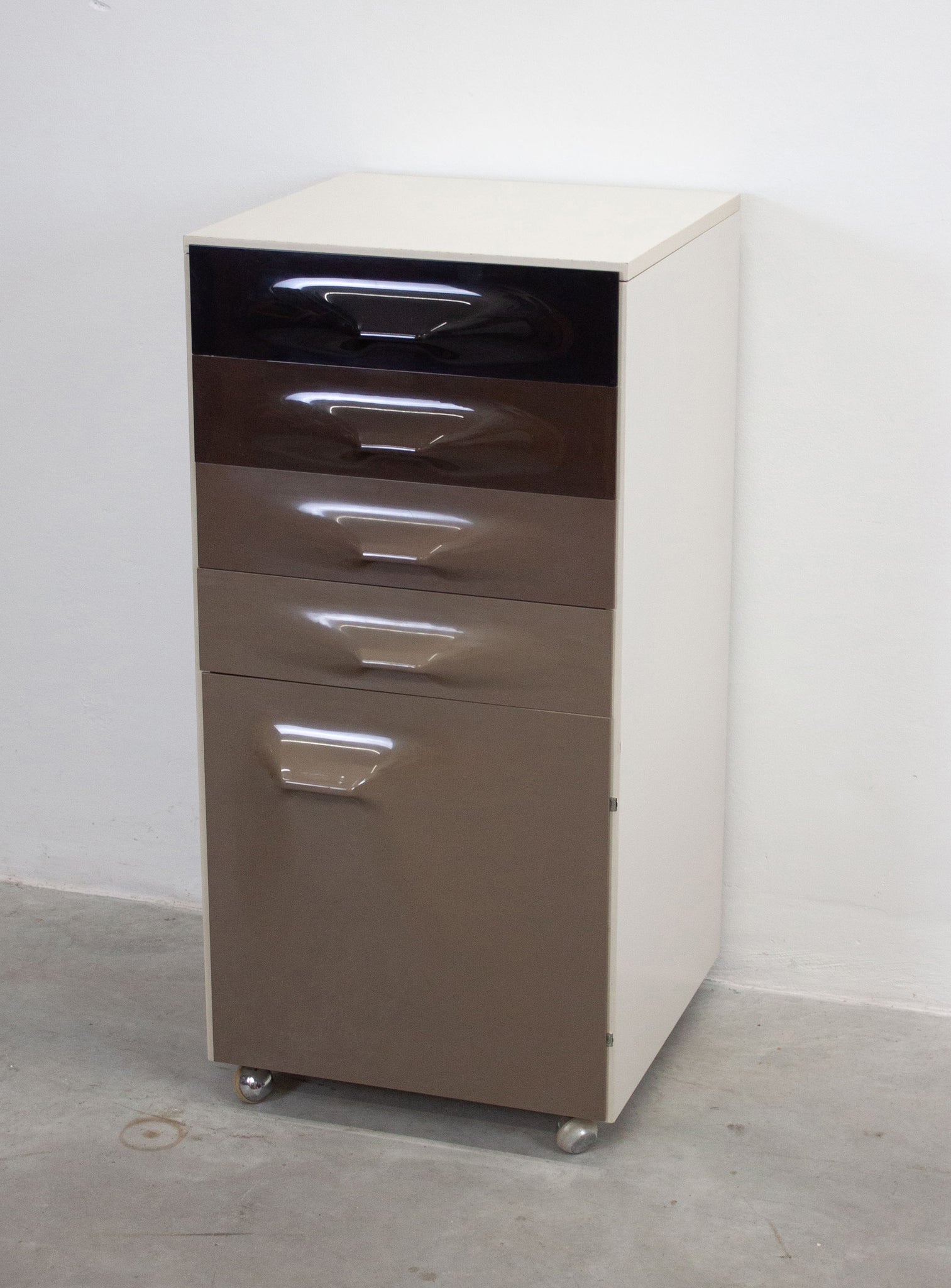 Doubinsky Frères DF2000 Bar Cabinet by Raymond Loewy