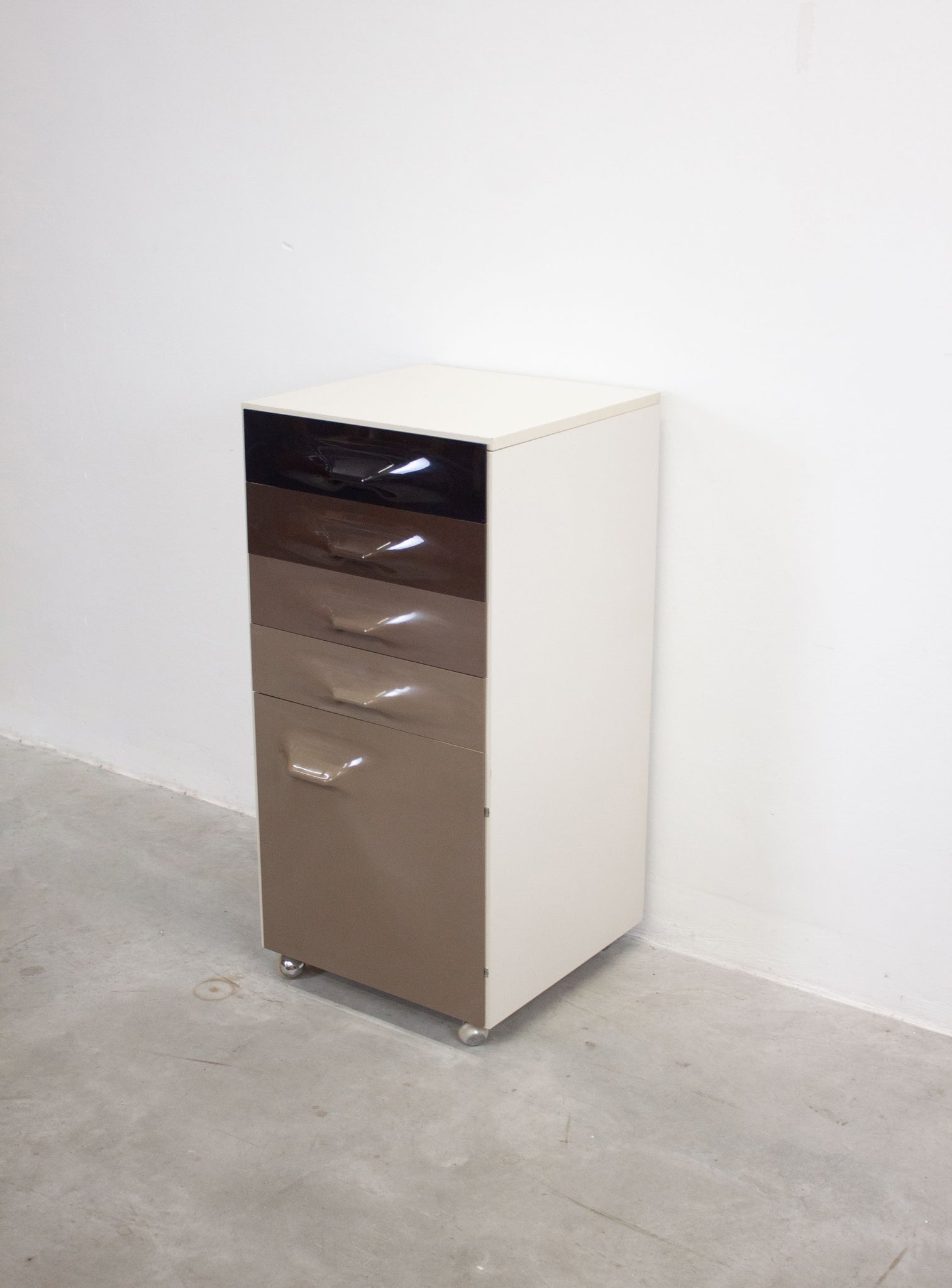 Doubinsky Frères DF2000 Bar Cabinet by Raymond Loewy