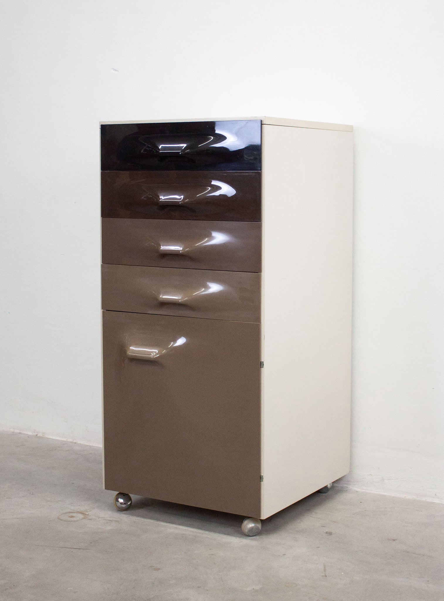 Doubinsky Frères DF2000 Bar Cabinet by Raymond Loewy