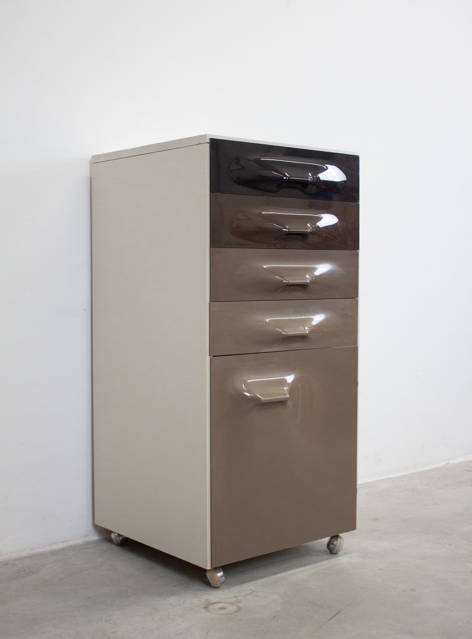 Doubinsky Frères DF2000 Bar Cabinet by Raymond Loewy