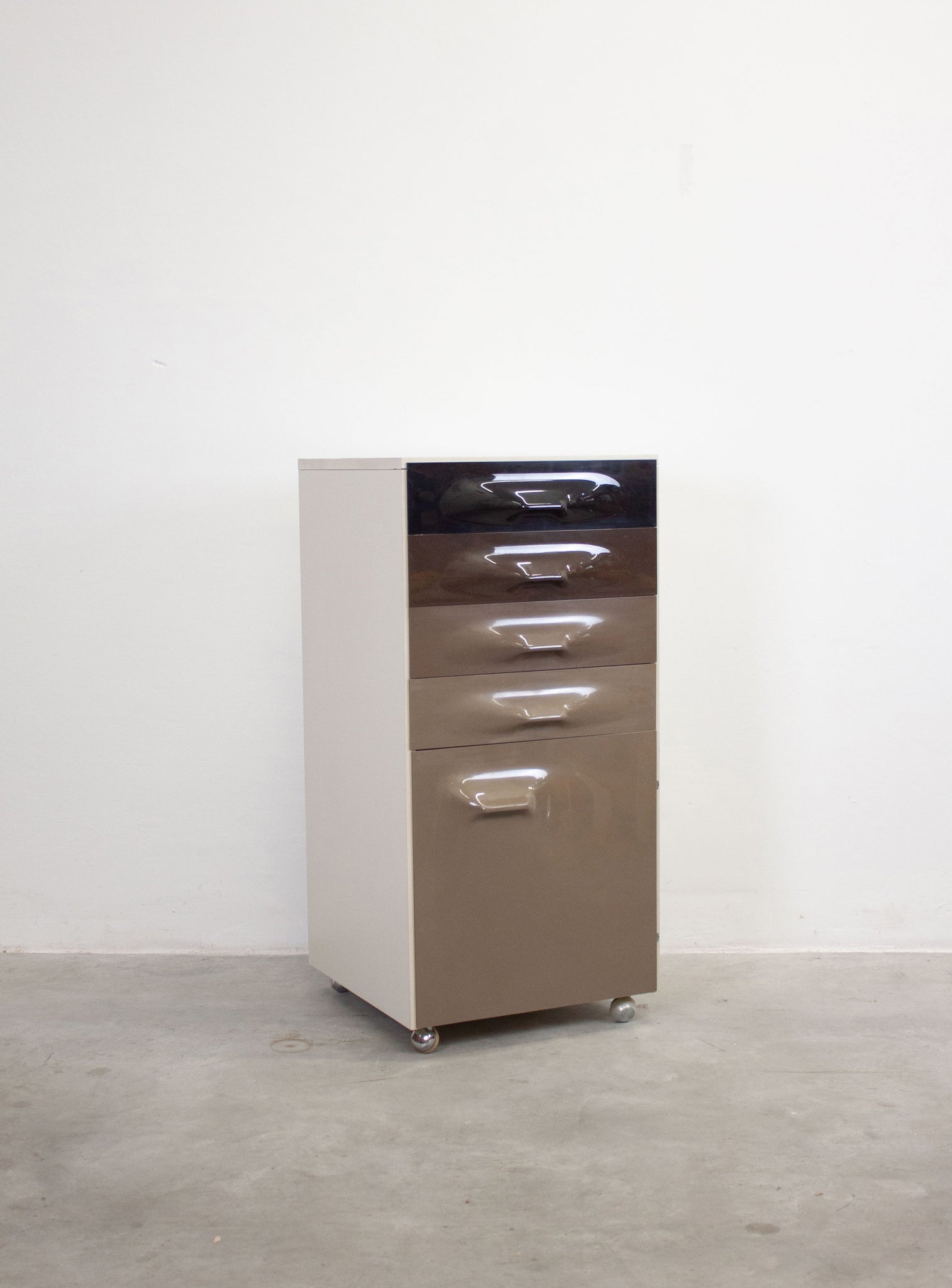 Doubinsky Frères DF2000 Bar Cabinet by Raymond Loewy