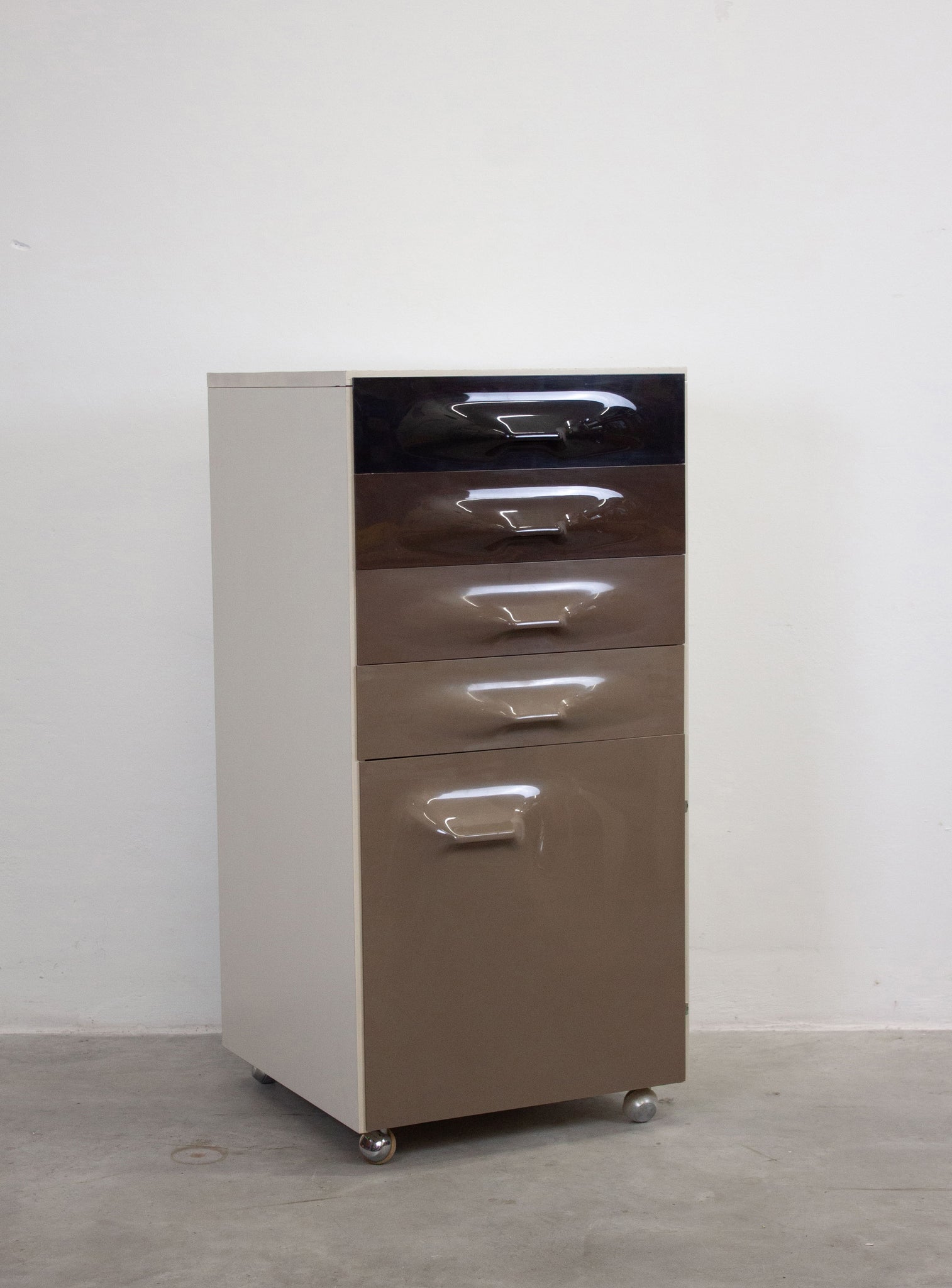 Doubinsky Frères DF2000 Bar Cabinet by Raymond Loewy