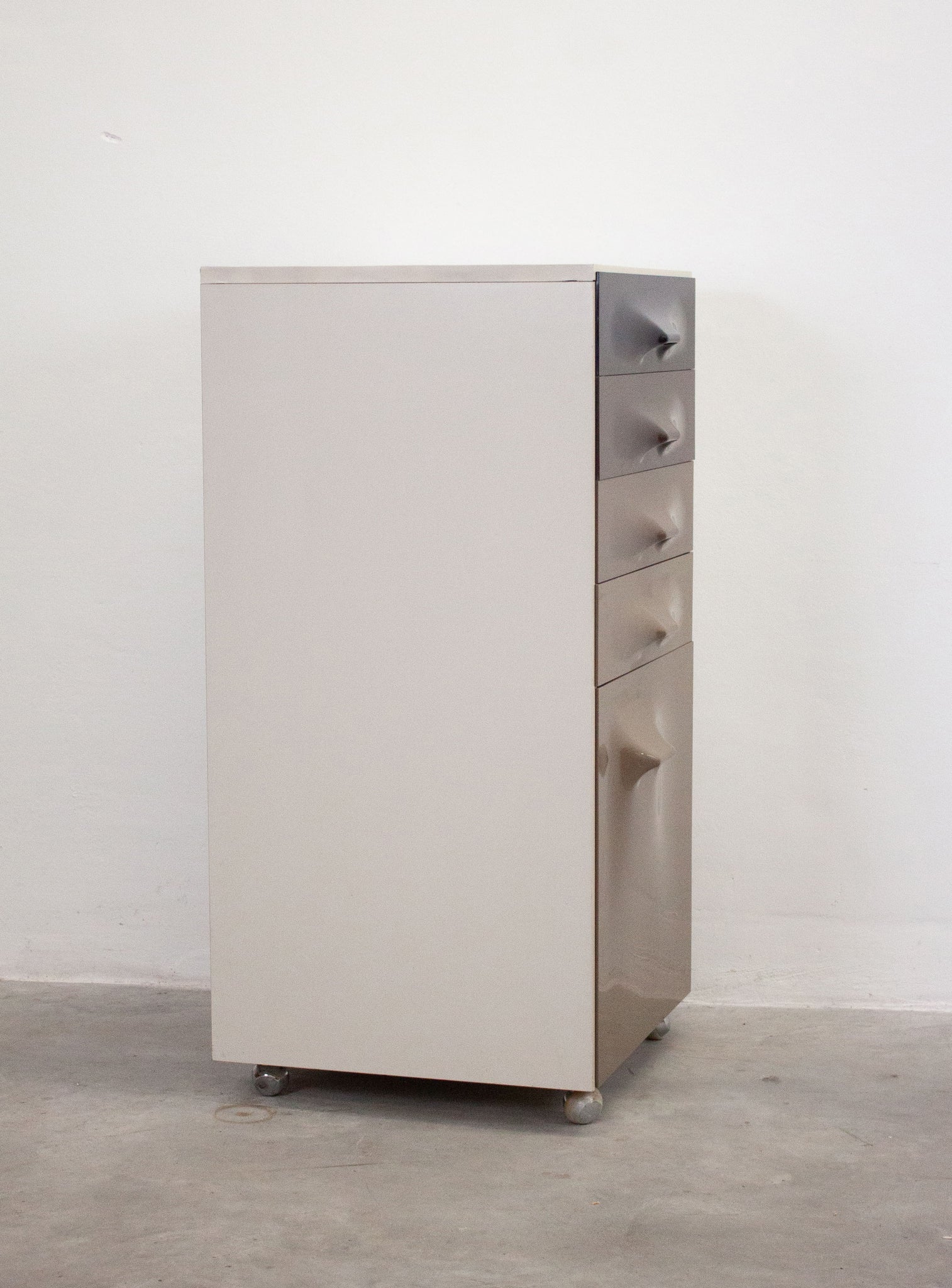 Doubinsky Frères DF2000 Bar Cabinet by Raymond Loewy