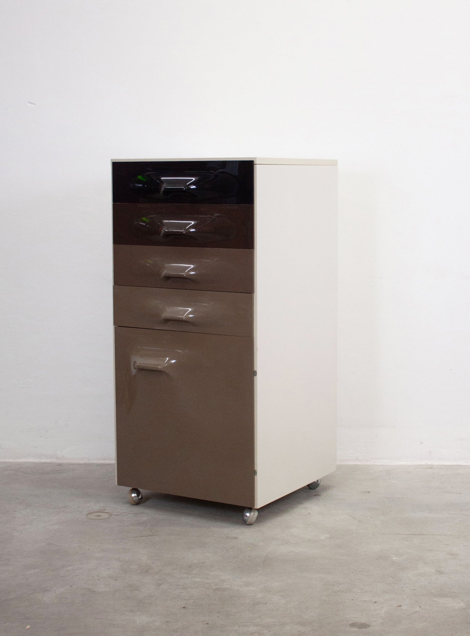 Doubinsky Frères DF2000 Bar Cabinet by Raymond Loewy