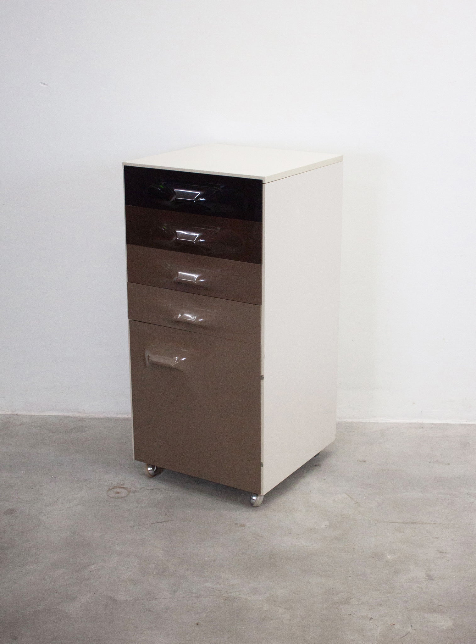 Doubinsky Frères DF2000 Bar Cabinet by Raymond Loewy