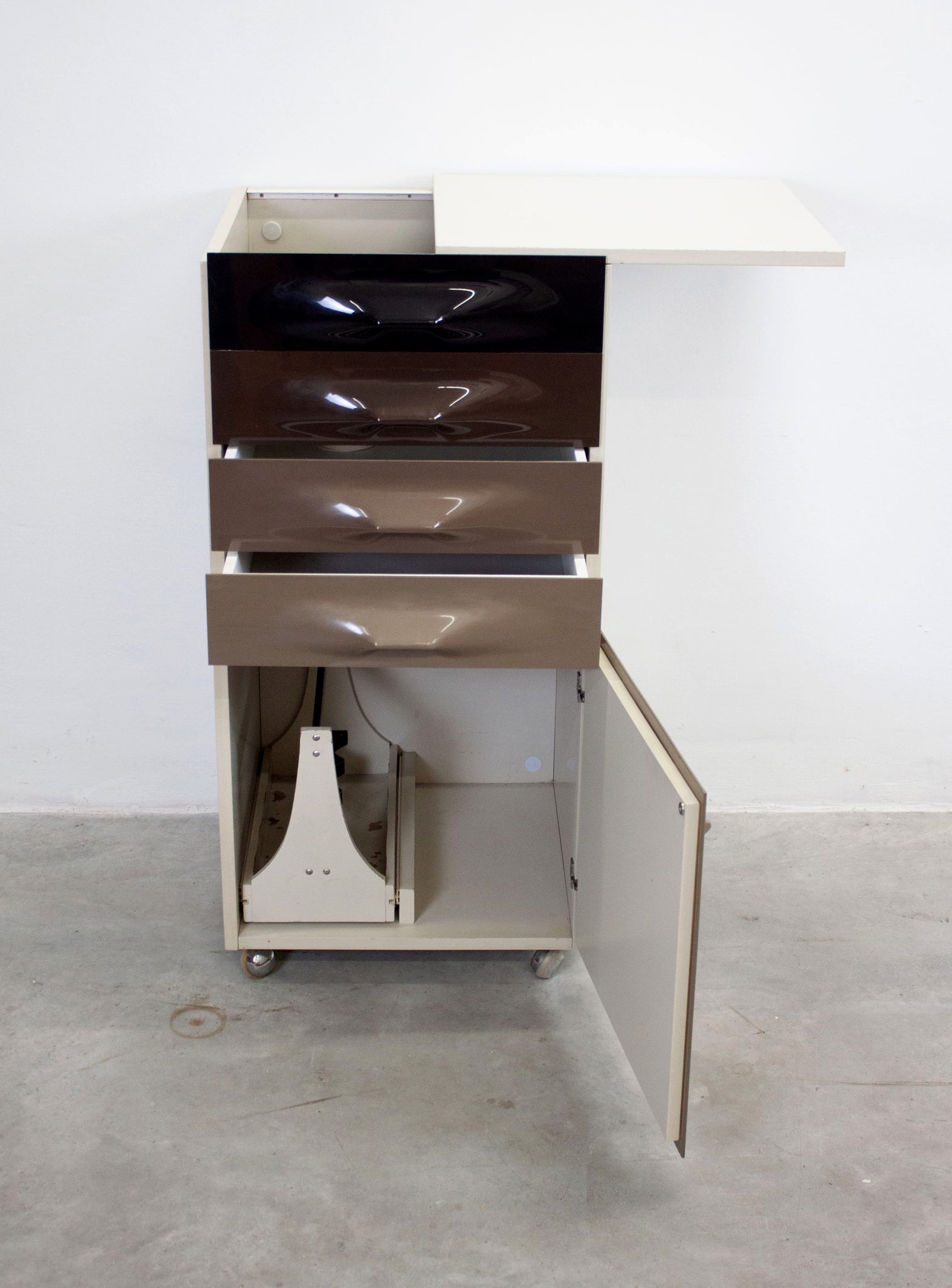 Doubinsky Frères DF2000 Bar Cabinet by Raymond Loewy