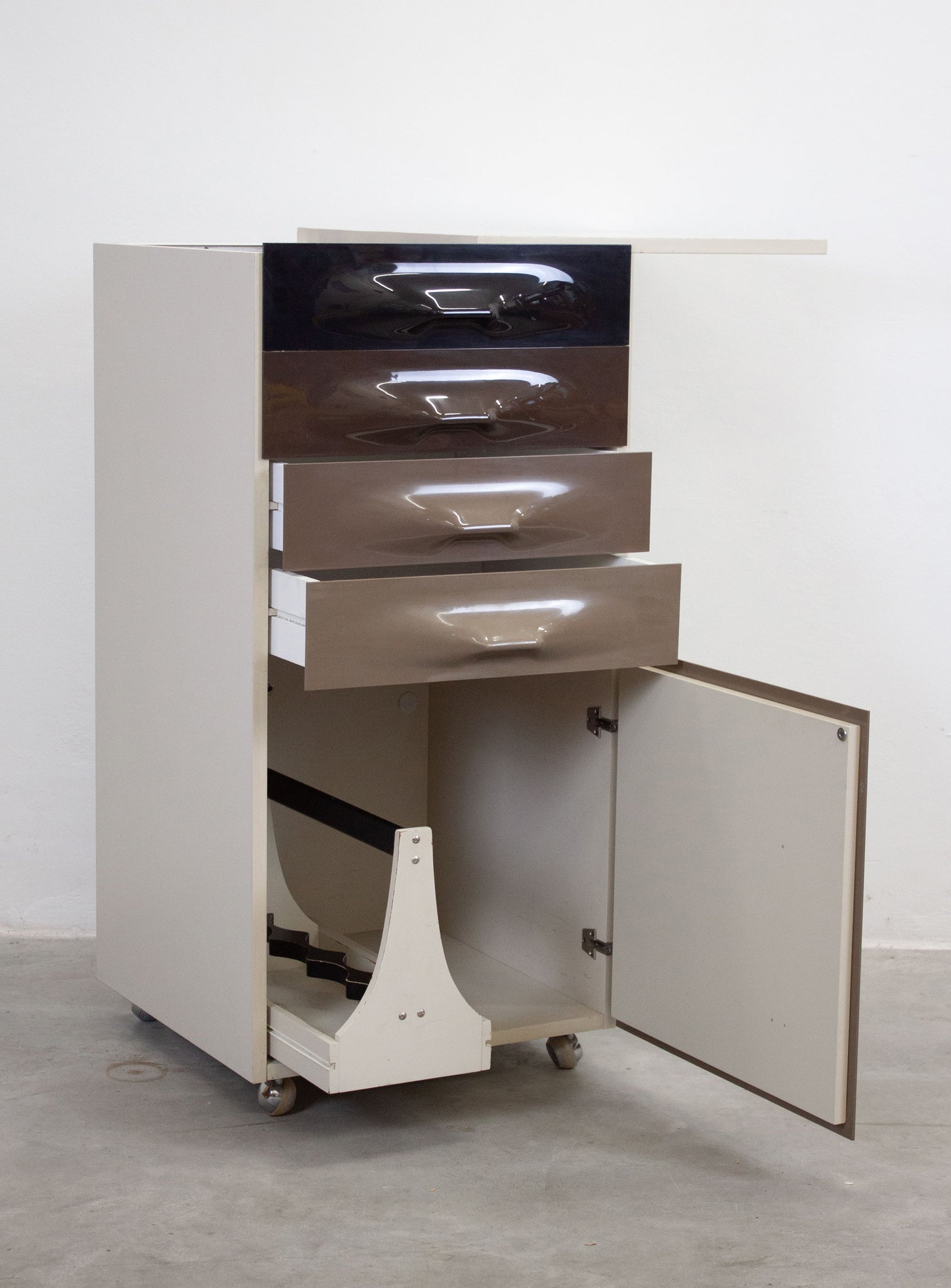 Doubinsky Frères DF2000 Bar Cabinet by Raymond Loewy