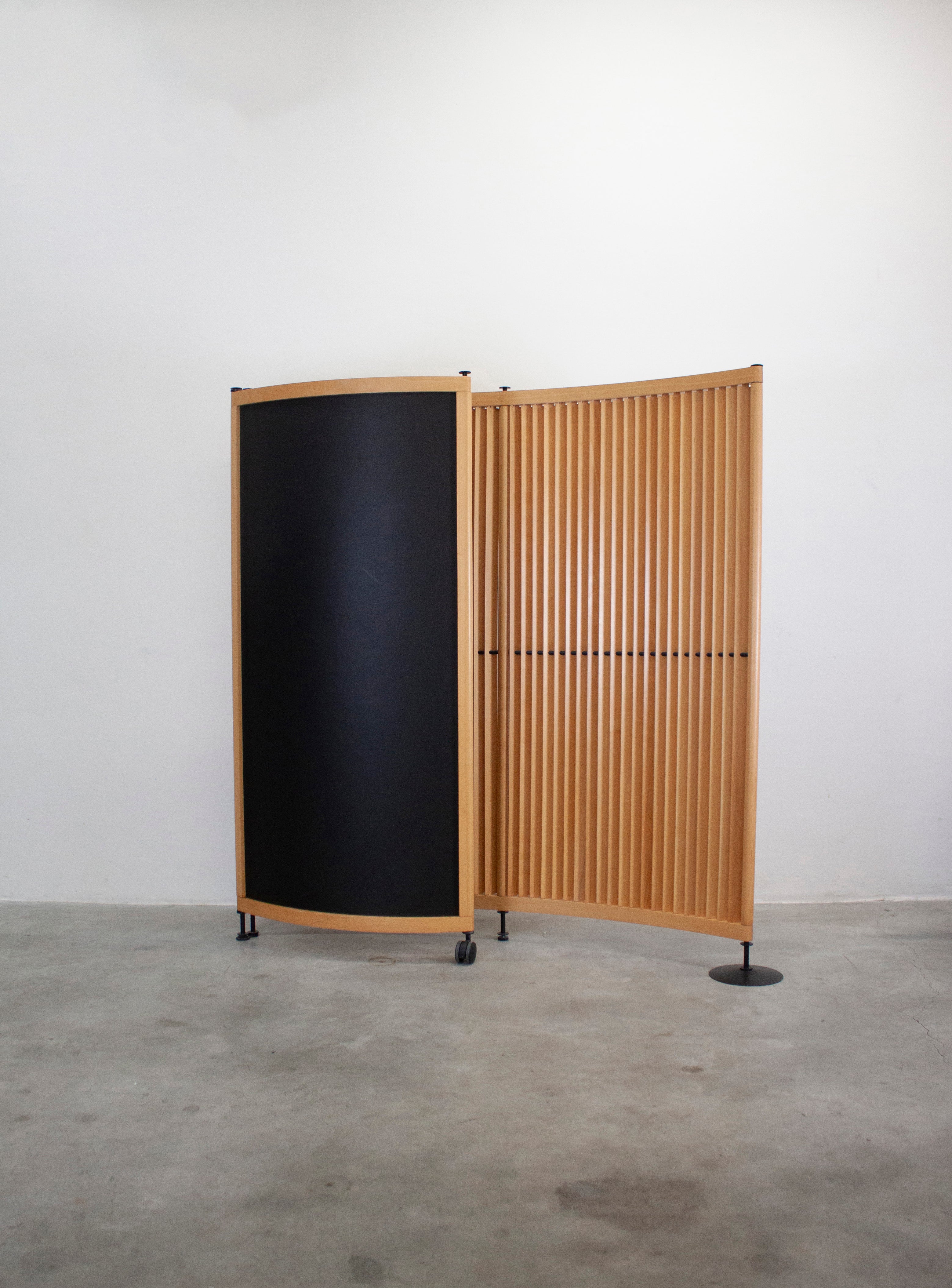 Fritz Hansen Room Dividerパーテーション Fritz Hansen Labyrinth Room Divider by Pelikan Design (Black