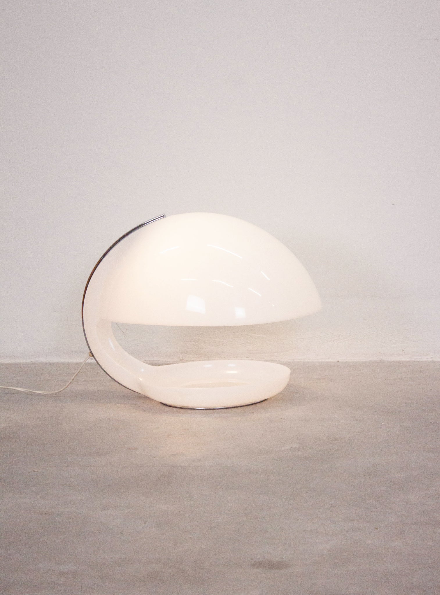 Guzzini Fiona Table Lamp by Luigi Massoni