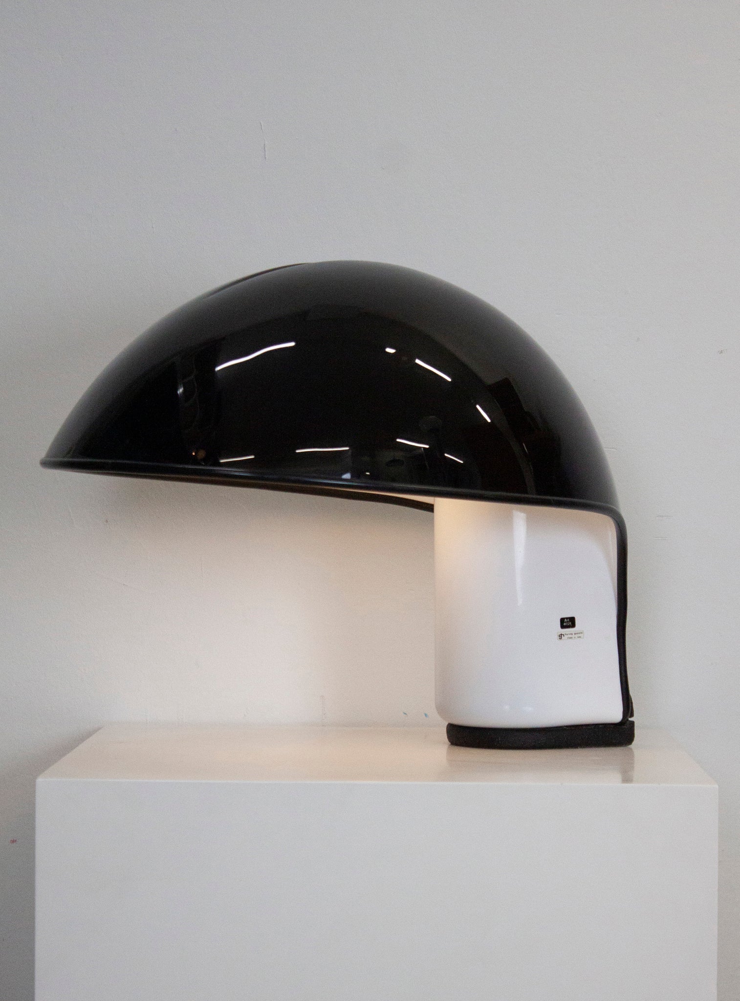 Harvey Guzzini Albanella Table Lamp by Sergio Brazzoli & Ermanno Lampa (Black)