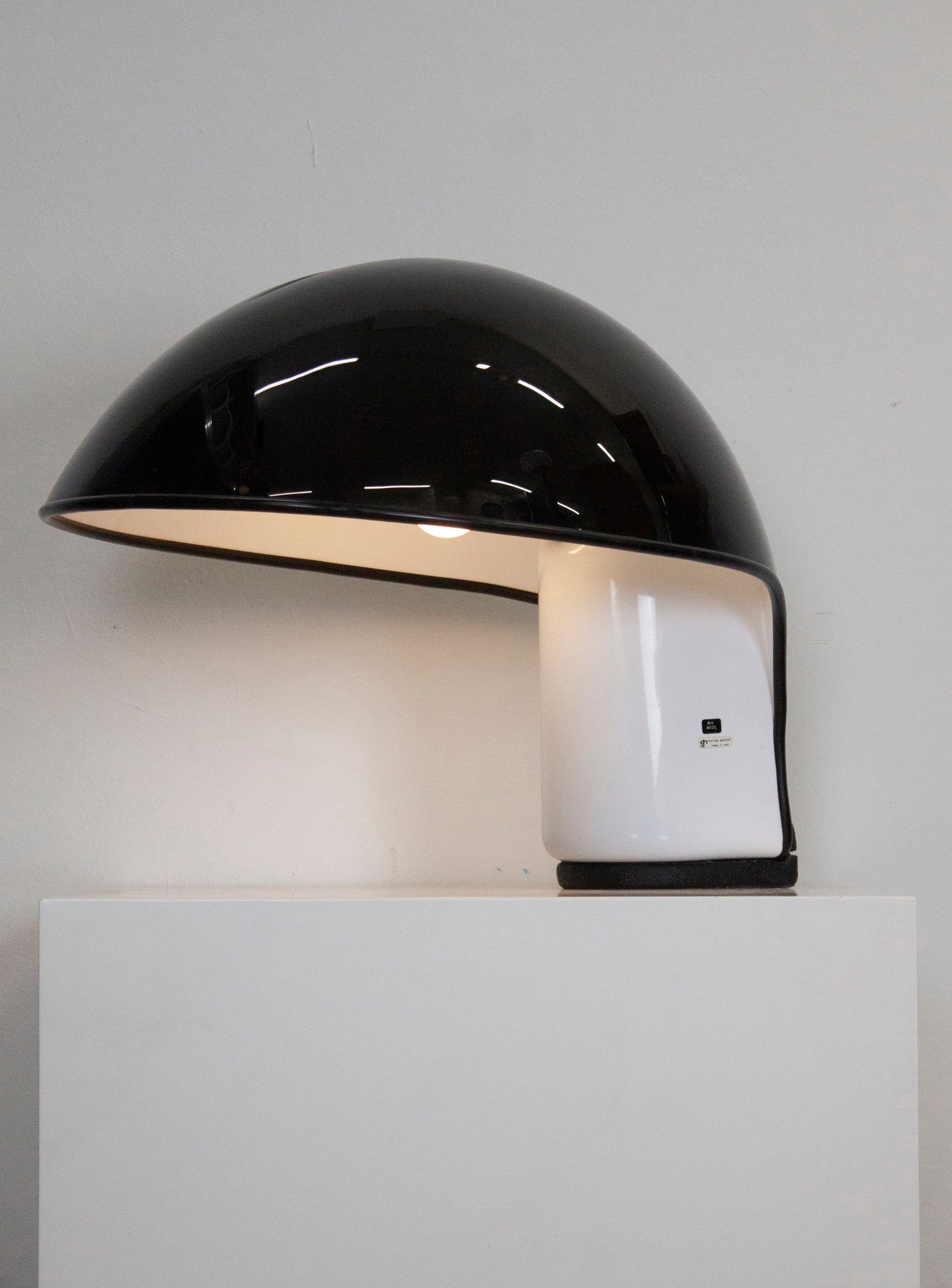 Harvey Guzzini Albanella Table Lamp by Sergio Brazzoli & Ermanno Lampa (Black)