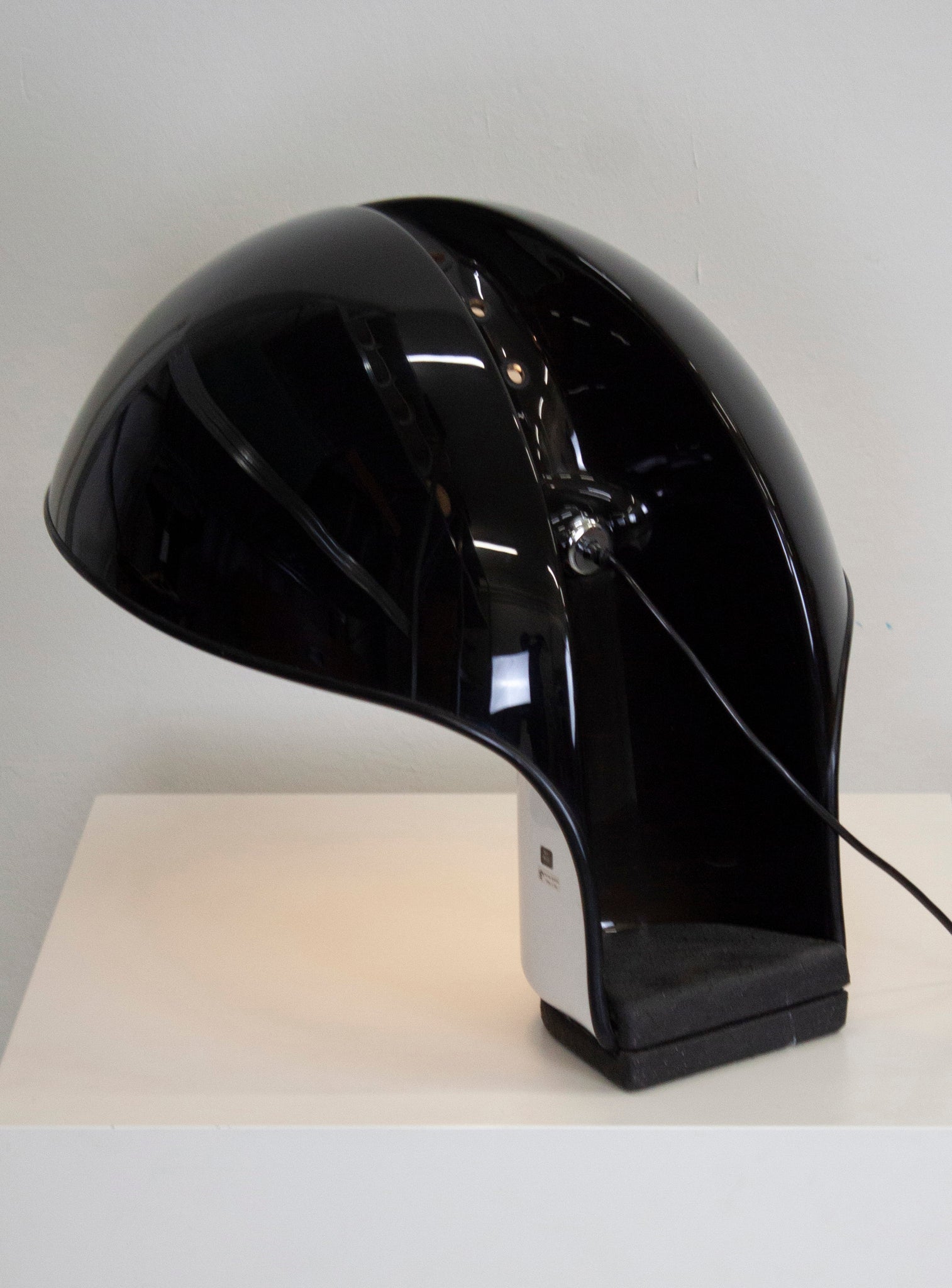 Harvey Guzzini Albanella Table Lamp by Sergio Brazzoli & Ermanno Lampa (Black)