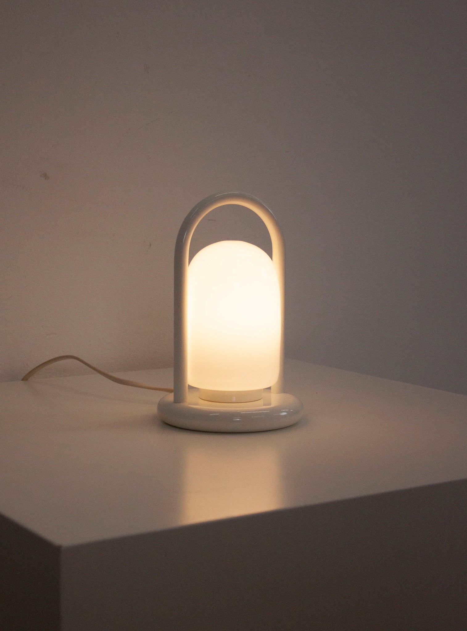 Hema Desk Lamp (White)