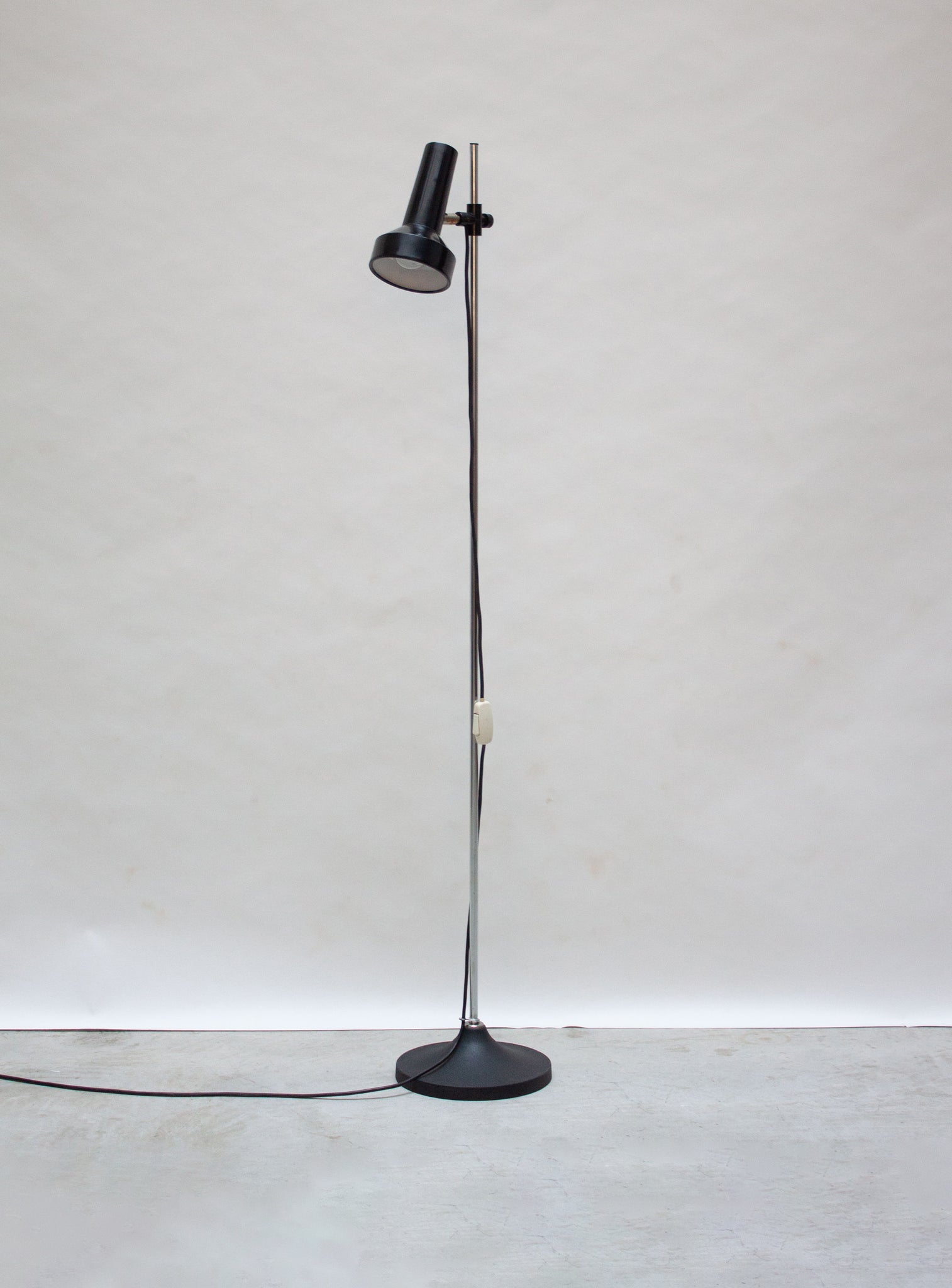Herda Floor Lamp (Black)
