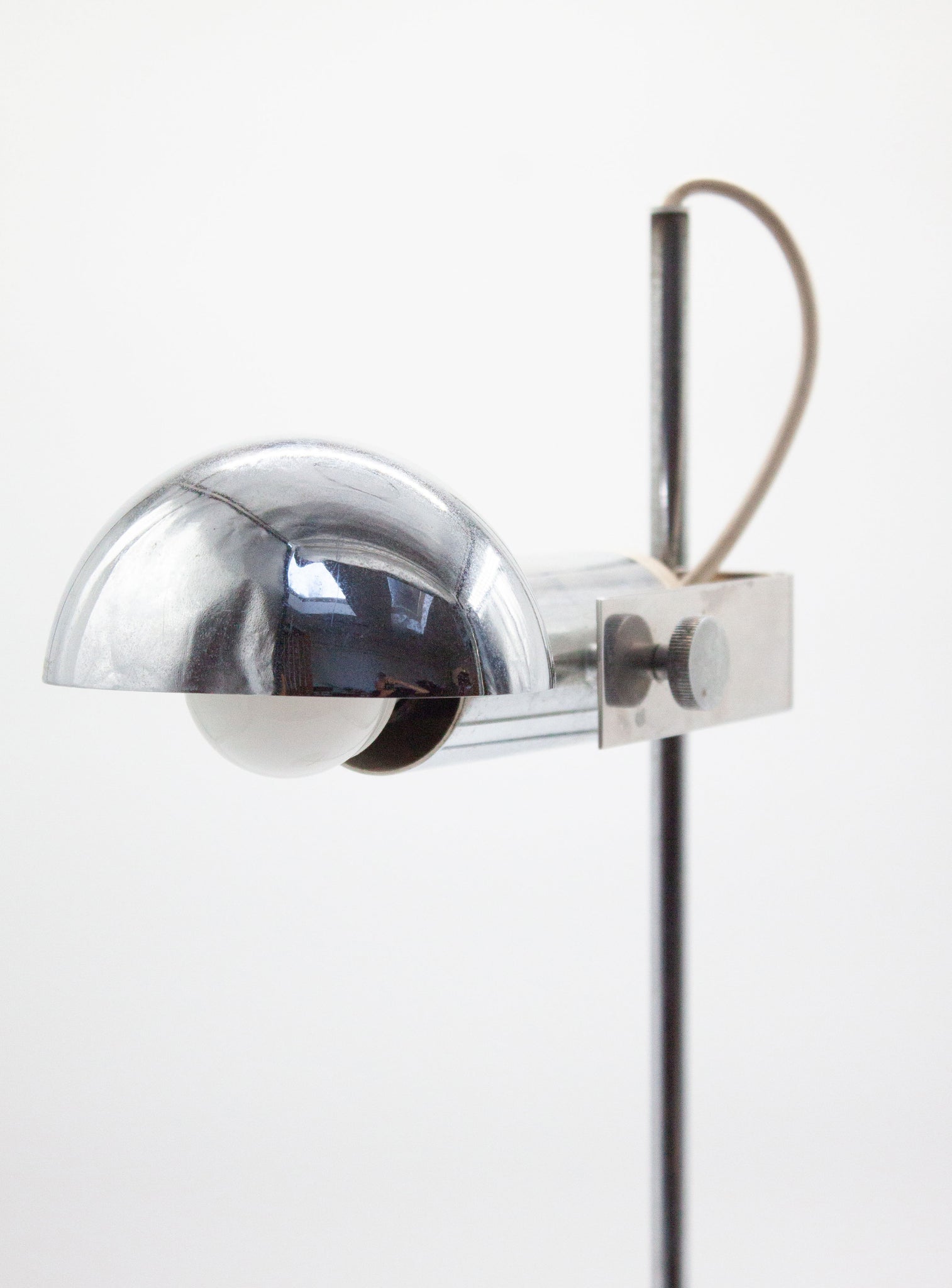 Luci Cinisello Milano T359 Desk Lamp by Robert Sonneman (White)