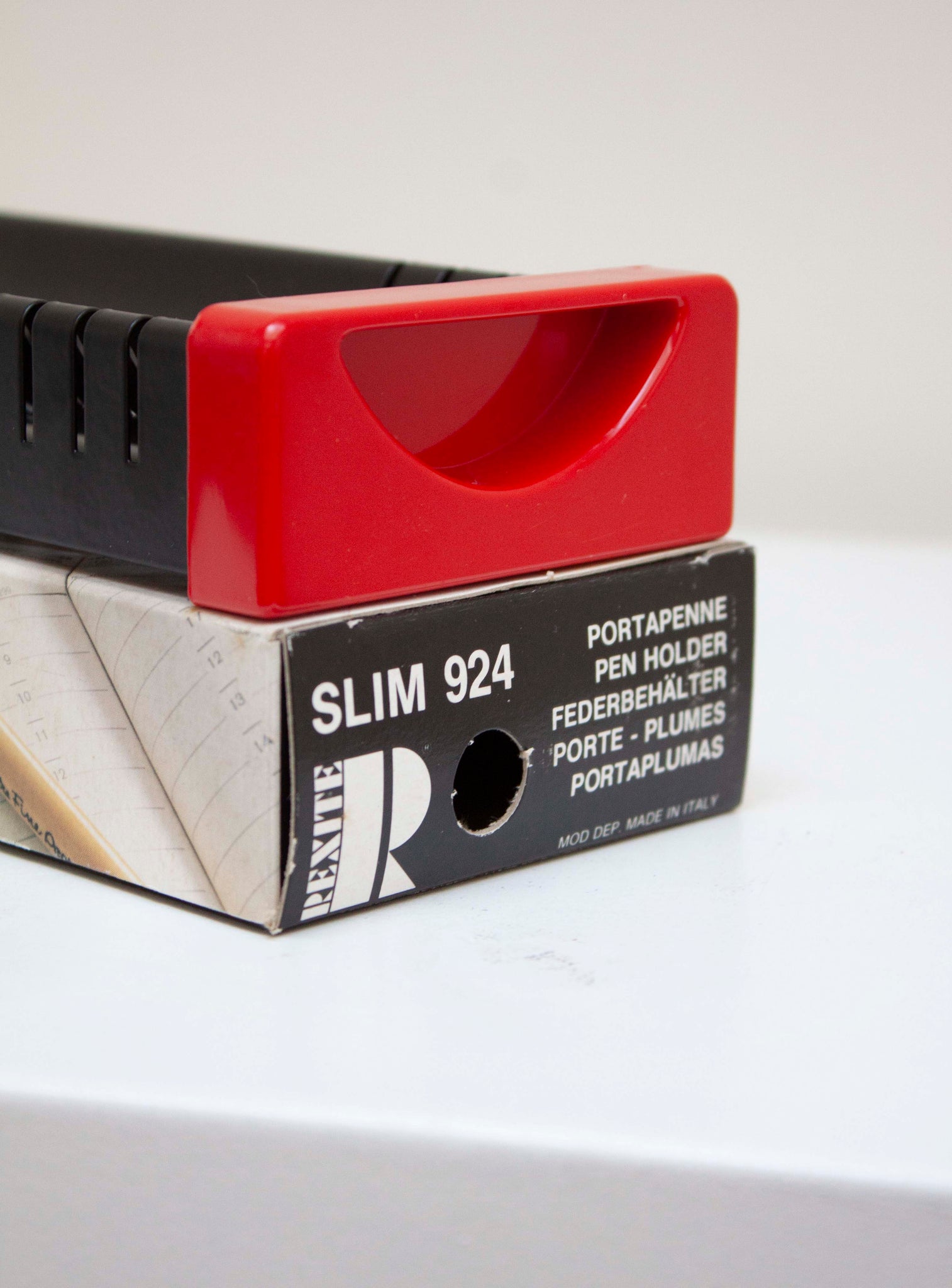 Rexite Slim 924 Portapenne Desk Organizer by Raul Barbieri & Giorgio Marianelli (Red)