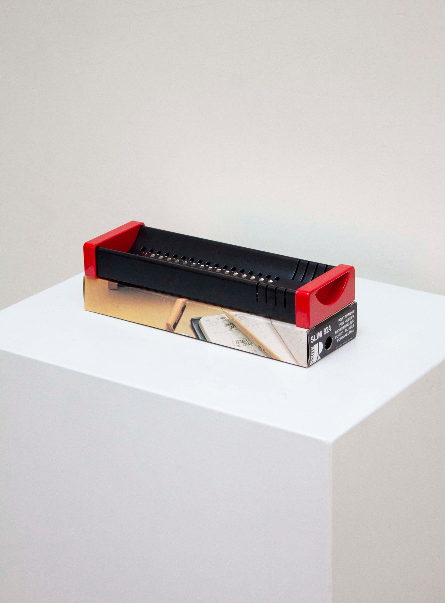 Rexite Slim 924 Portapenne Desk Organizer by Raul Barbieri & Giorgio Marianelli (Red)