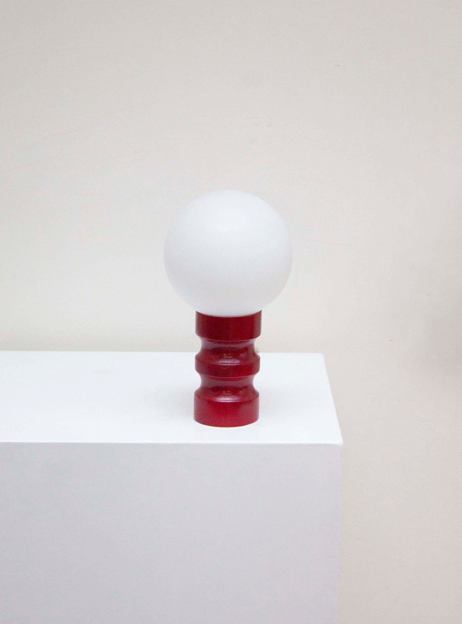 Sphere Desk Lamp (Burgundy)