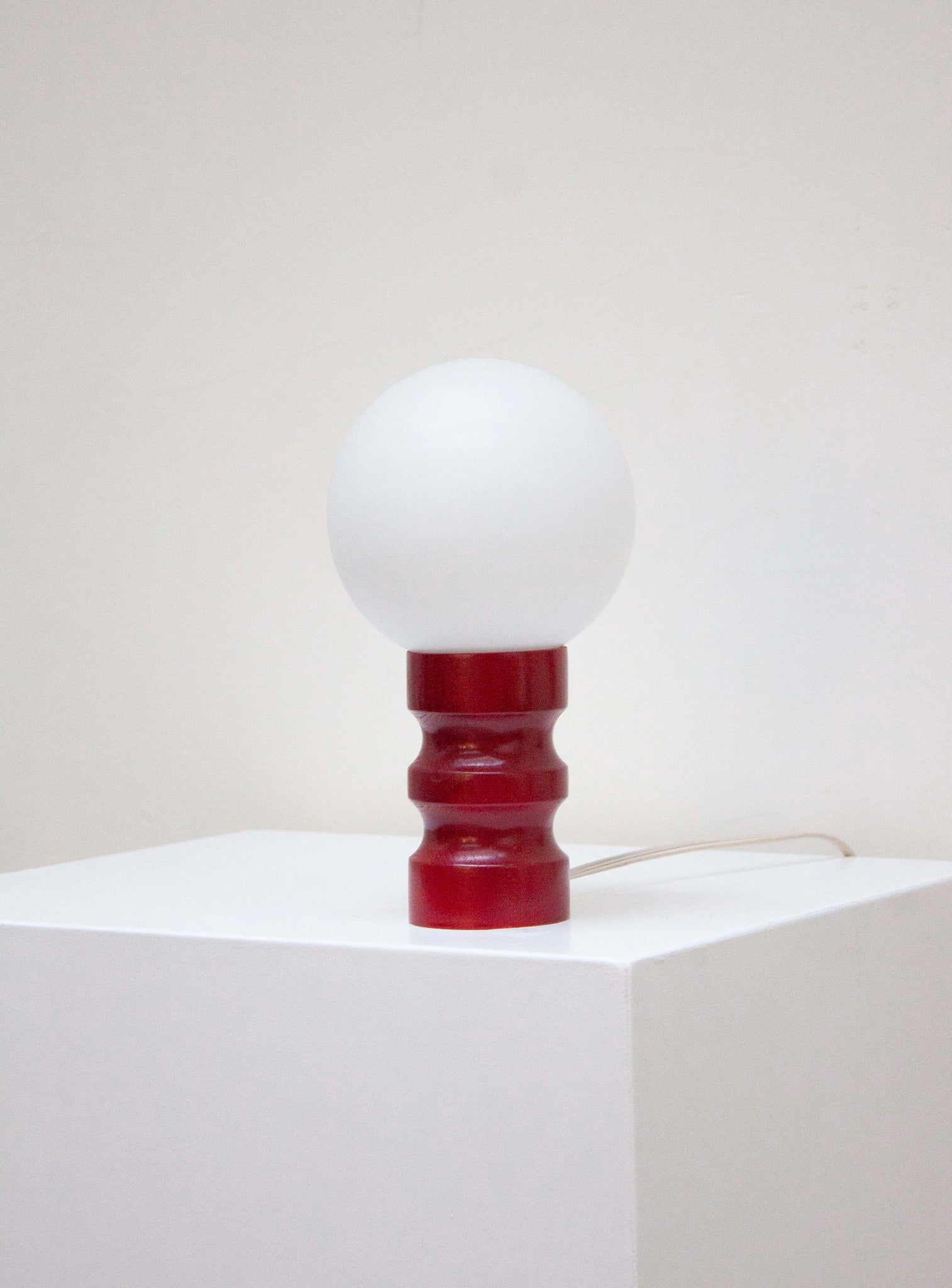 Sphere Desk Lamp (Burgundy)