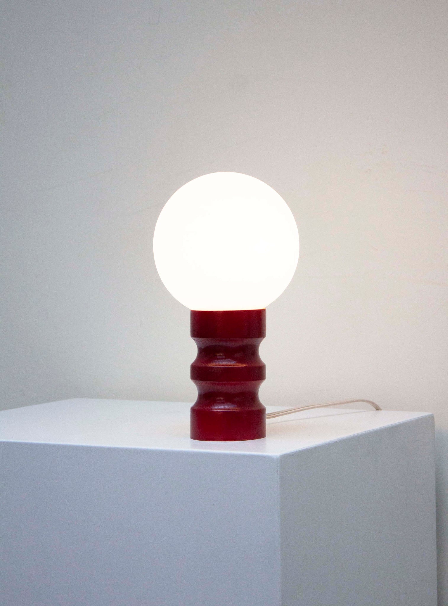 Sphere Desk Lamp (Burgundy)