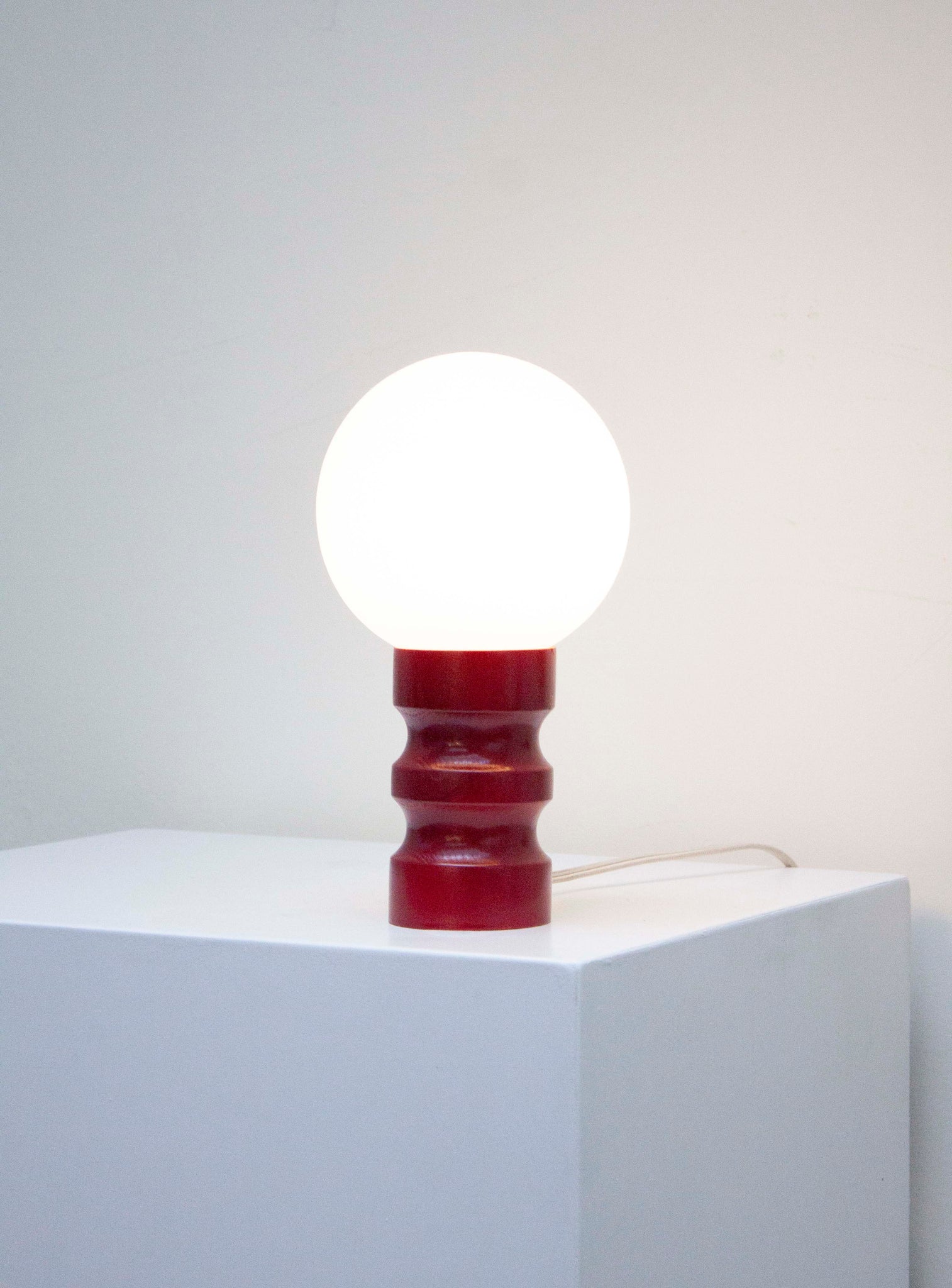 Sphere Desk Lamp (Burgundy)