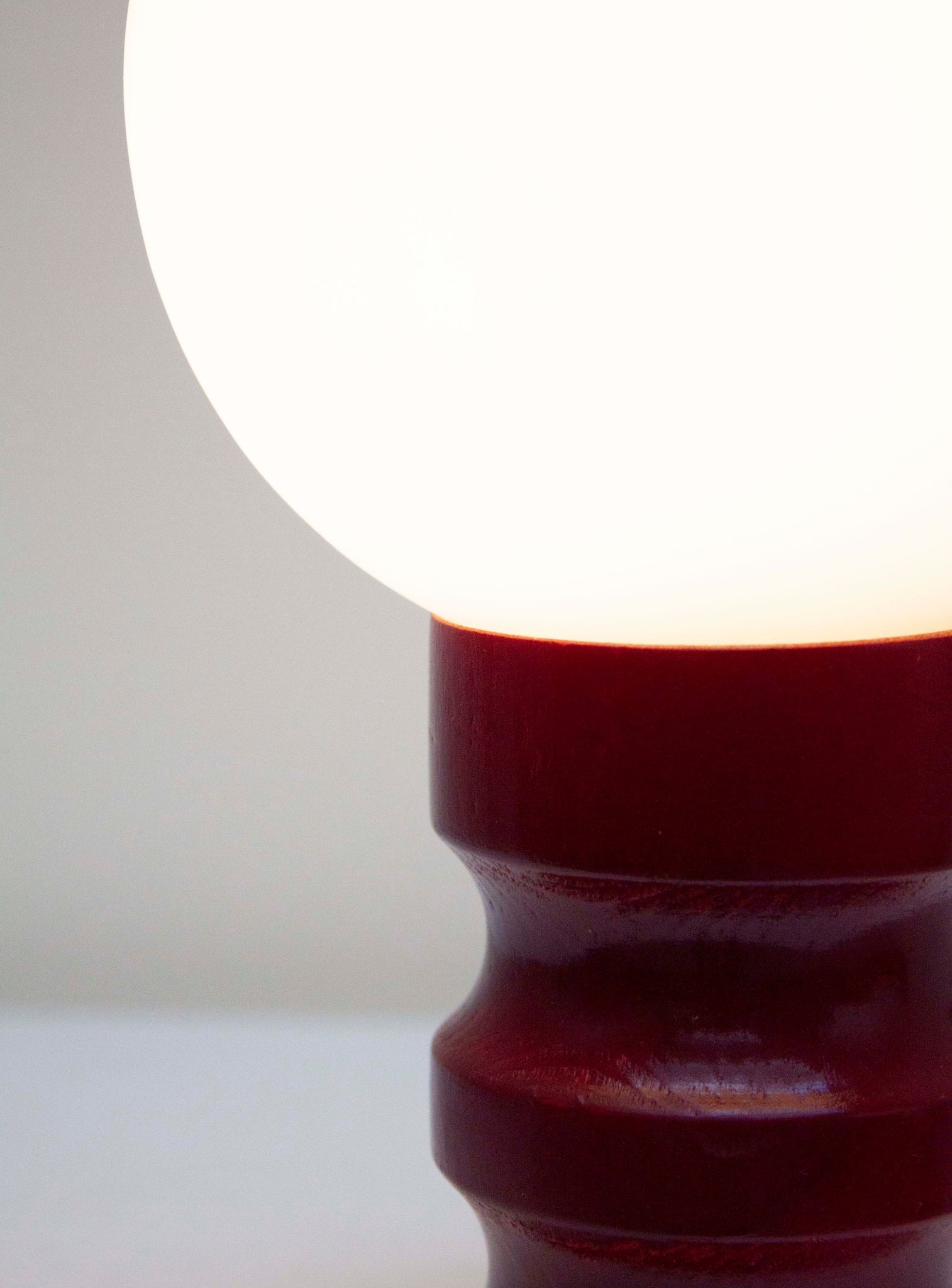 Sphere Desk Lamp (Burgundy)