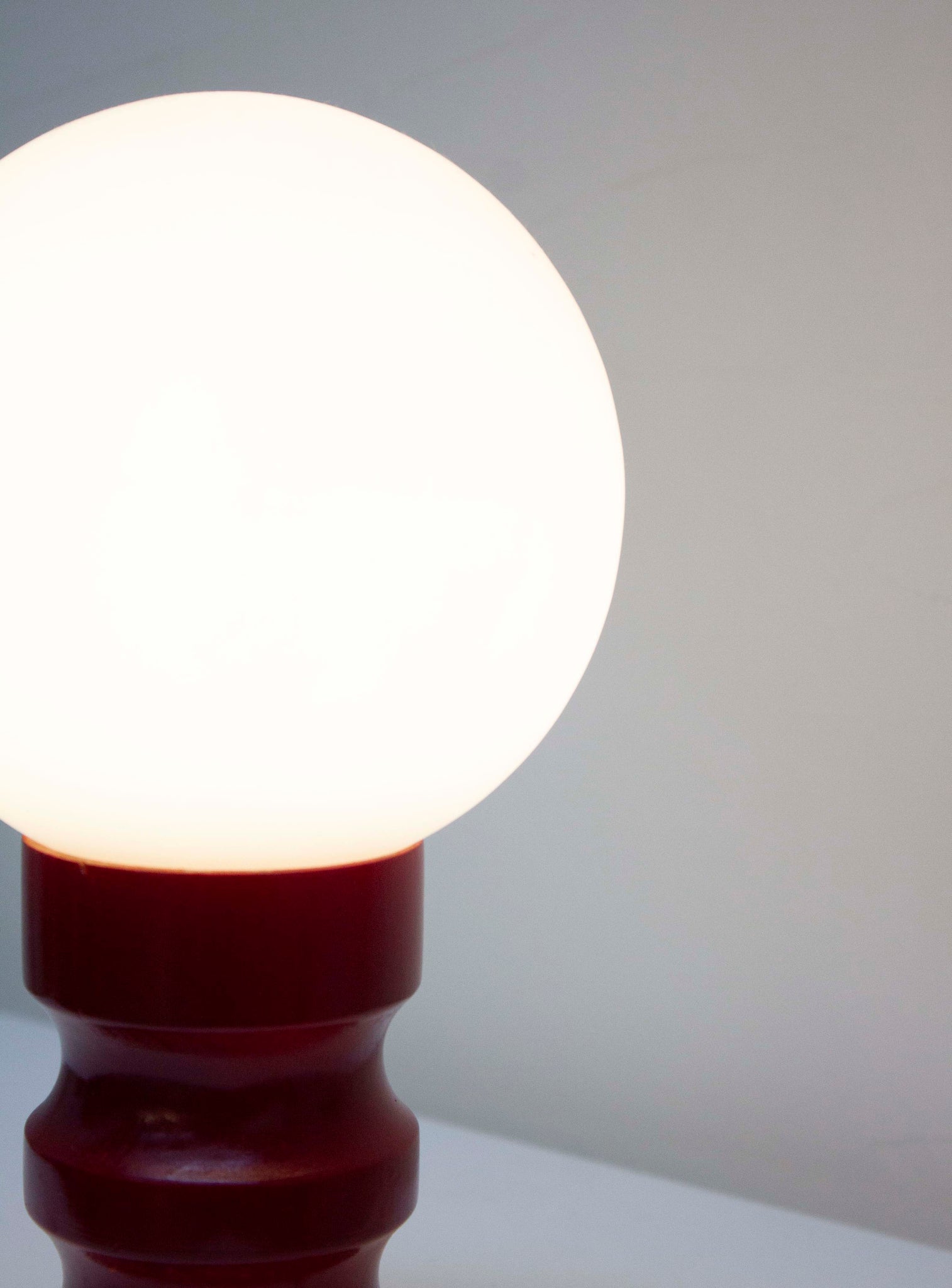 Sphere Desk Lamp (Burgundy)